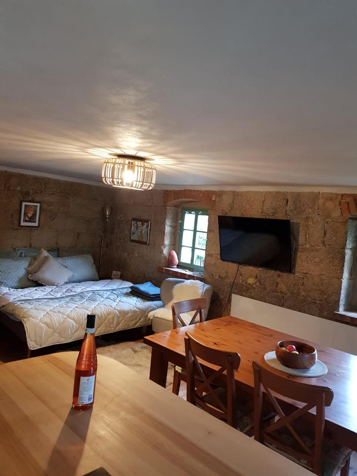 ENJOY Cozy Romance Hills Forest Gardens Views Sauna Whirlpool Bath