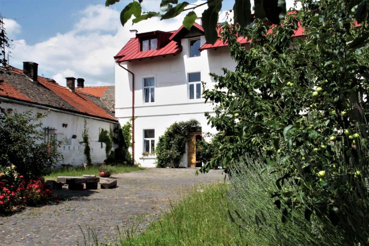 Dvorec Černiv