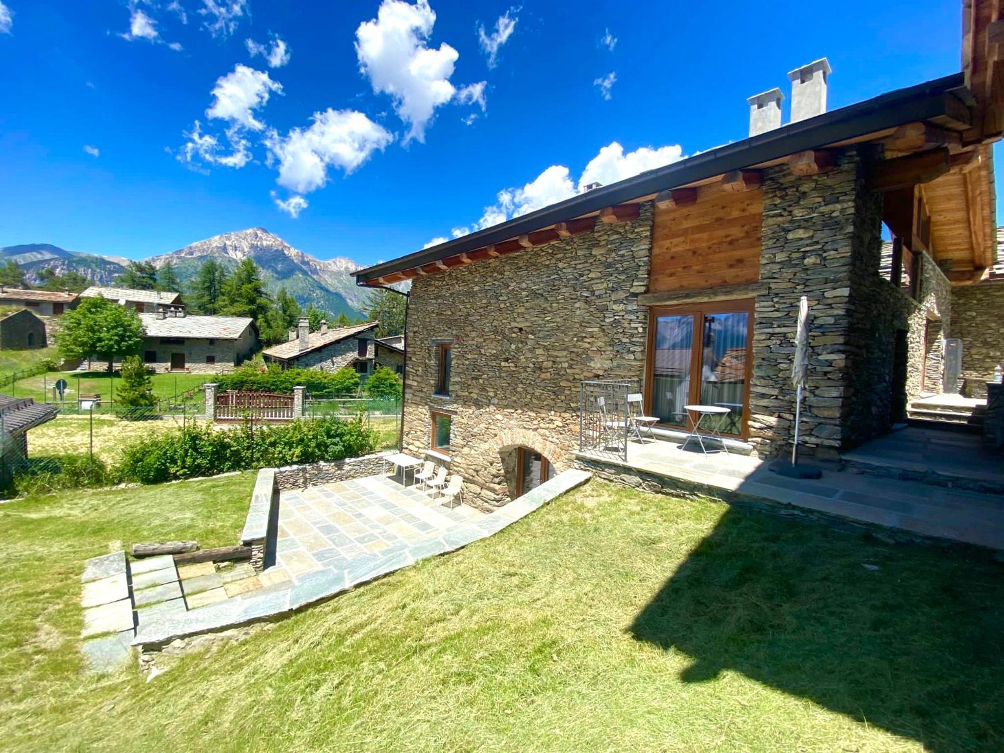 Maison Monfol view 2