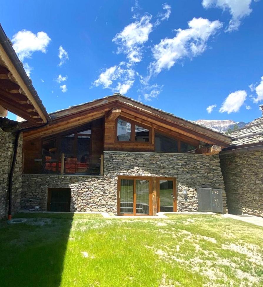 Grand Maison Monfol view 3