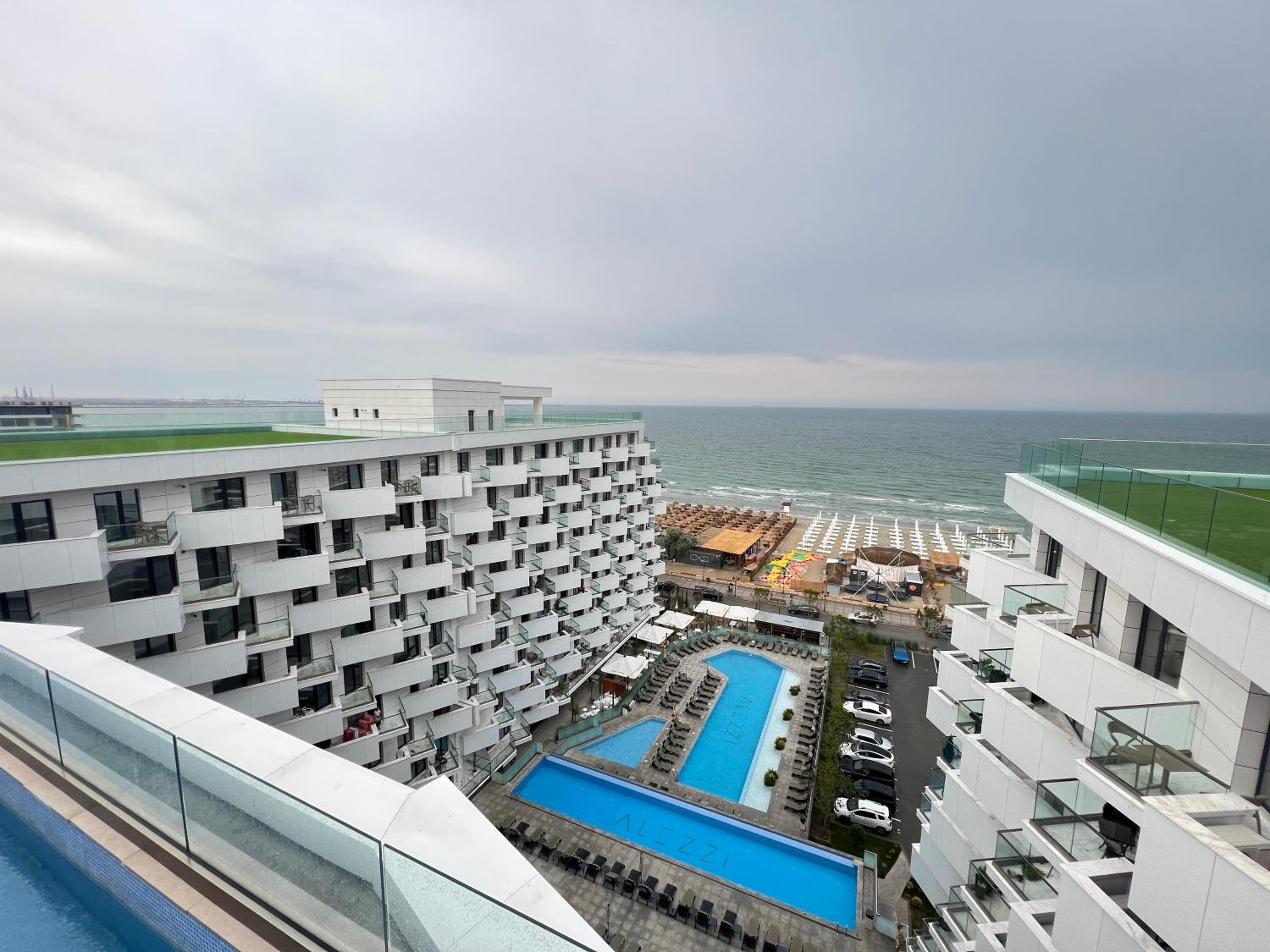 Hotel Atmosphere Apartment By Alezzi Infinity Resort & Spa