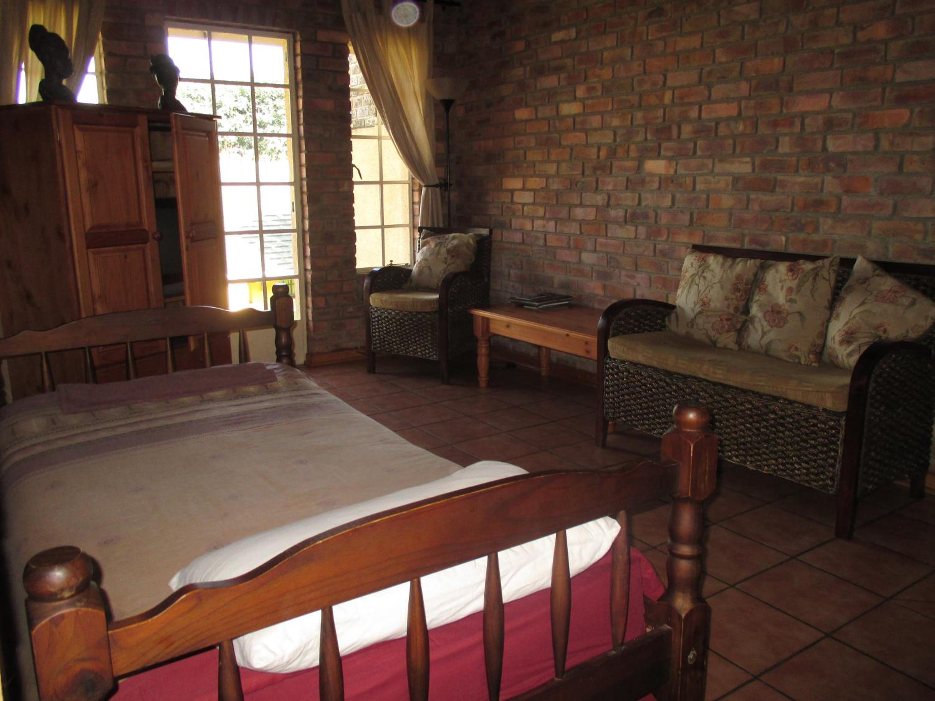 Thaba Tsweni Lodge & Safaris