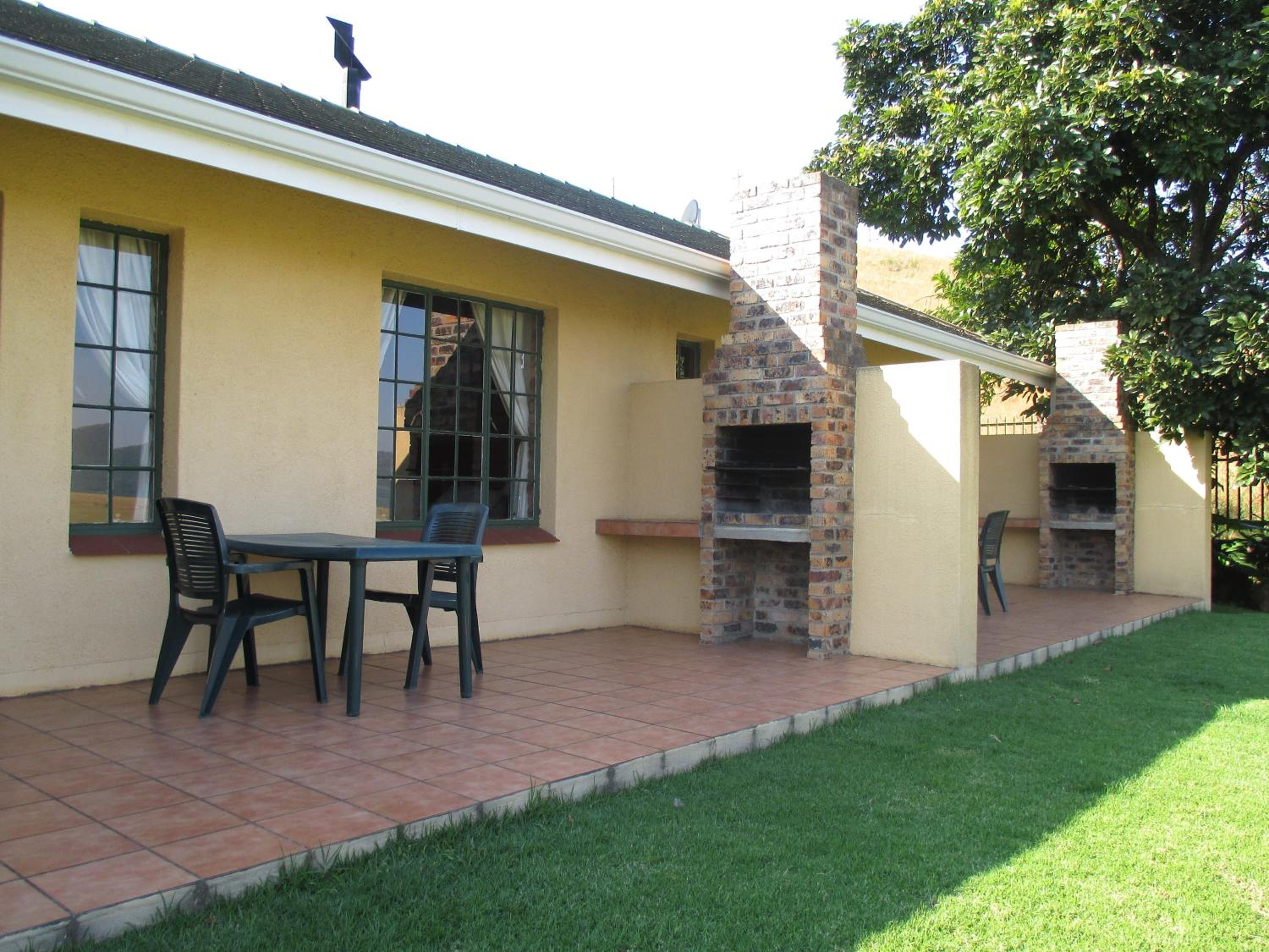 Thaba Tsweni Lodge & Safaris