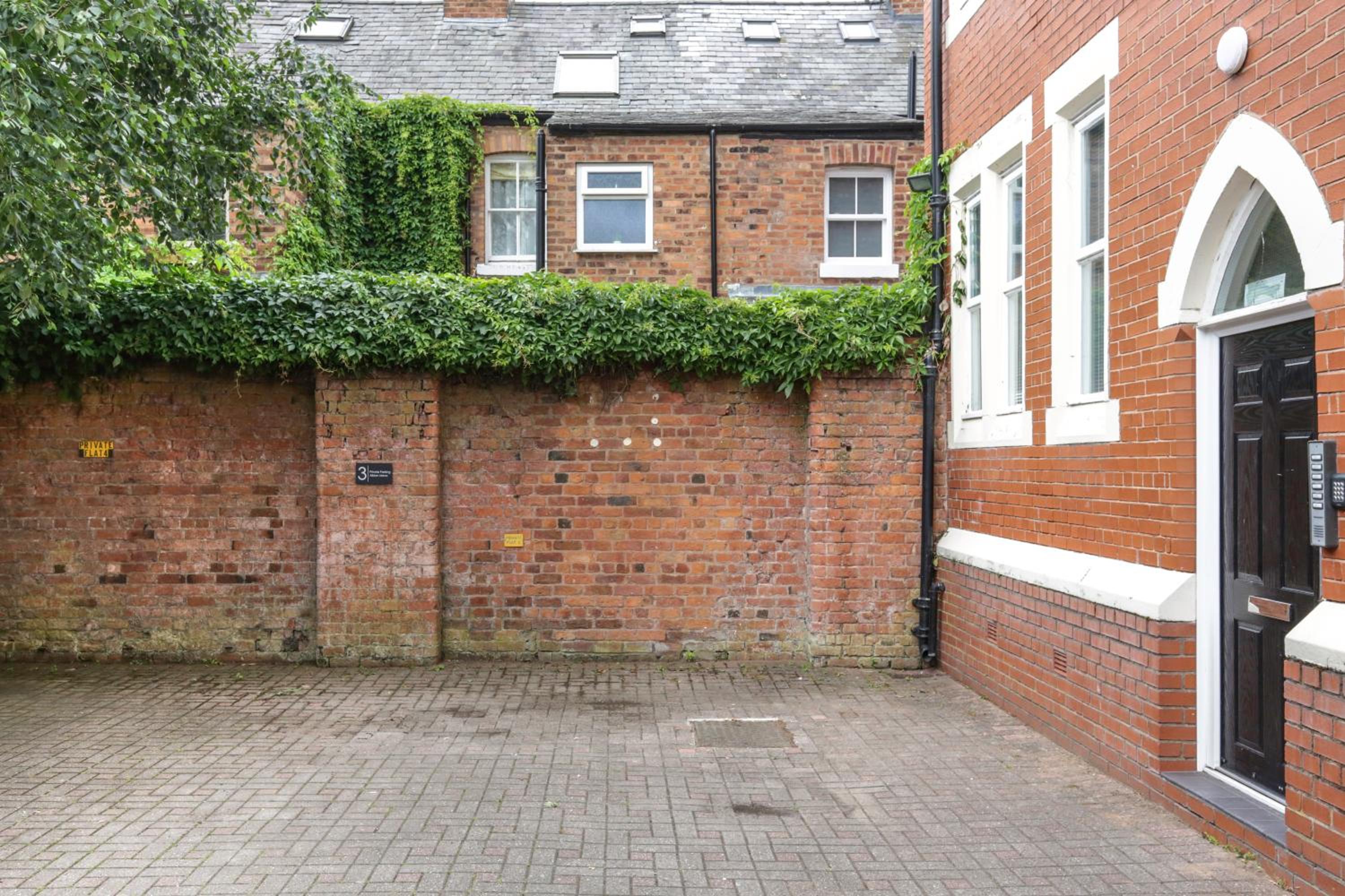Perfect City Centre Location - Historic Albion Mews