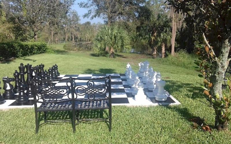 Lakeside Villa: Opulent 8BR Paradise in St. Georges Manor, Formosa Gardens, FL