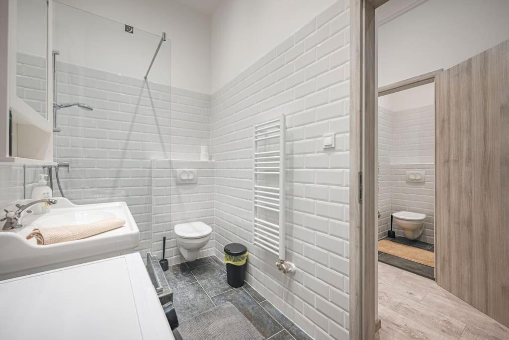 Dual 2BR Comfort Escape with 2 Bathroom by NW view 3