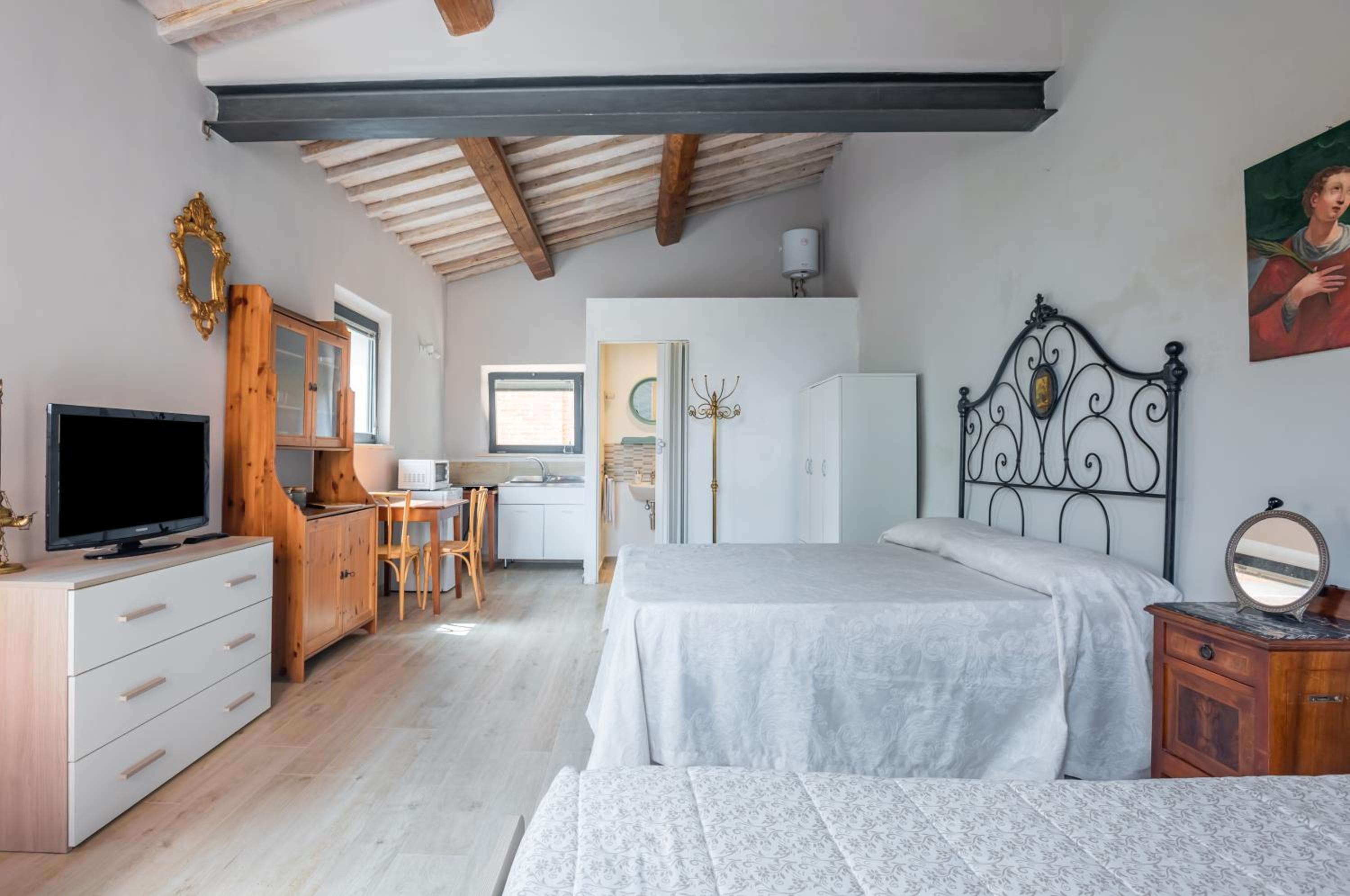 GuestHost - Porta Romana Studio & Apartment with Parking view 5