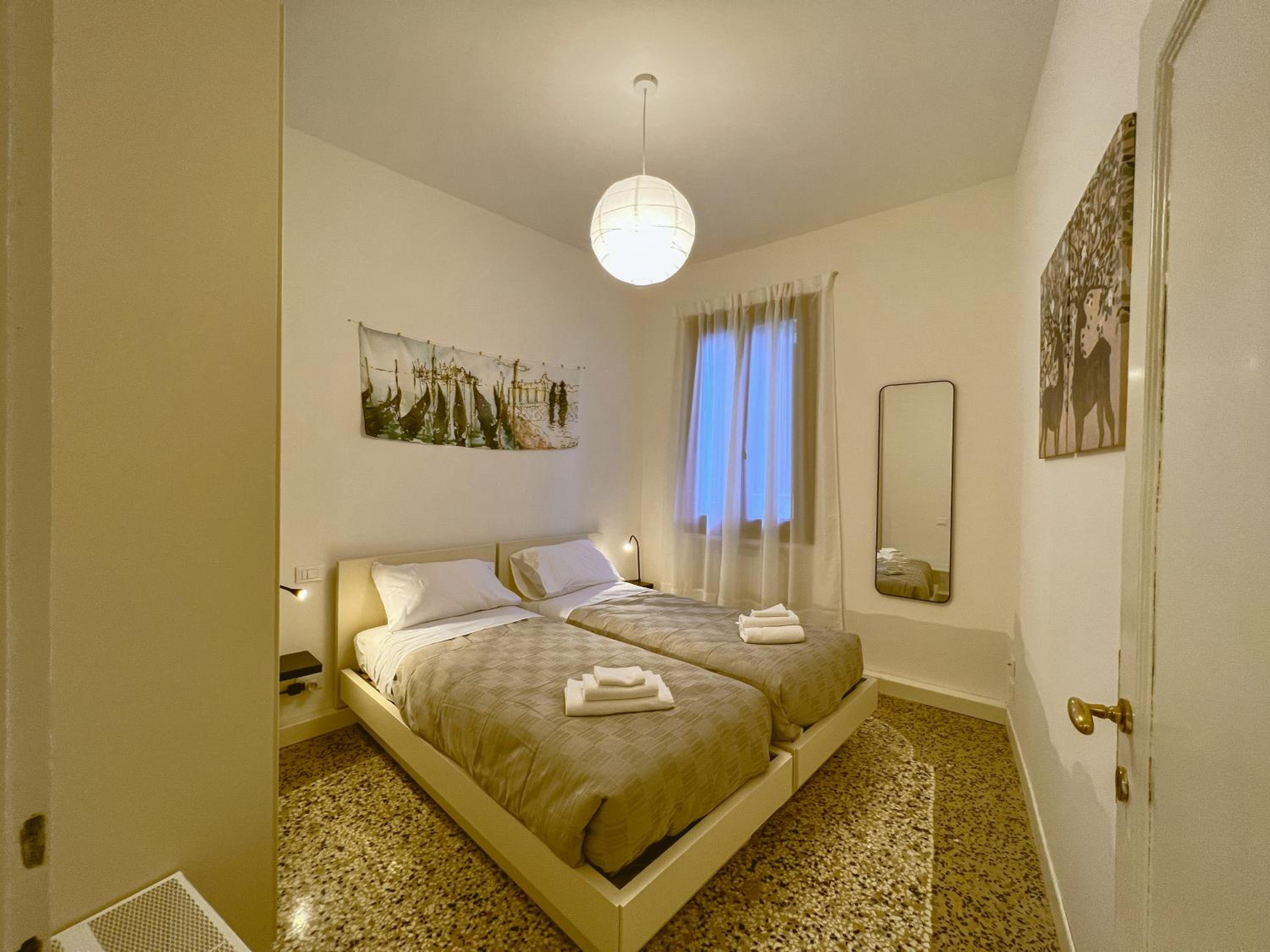 Splendid “True Venice Apartment” overlooking water