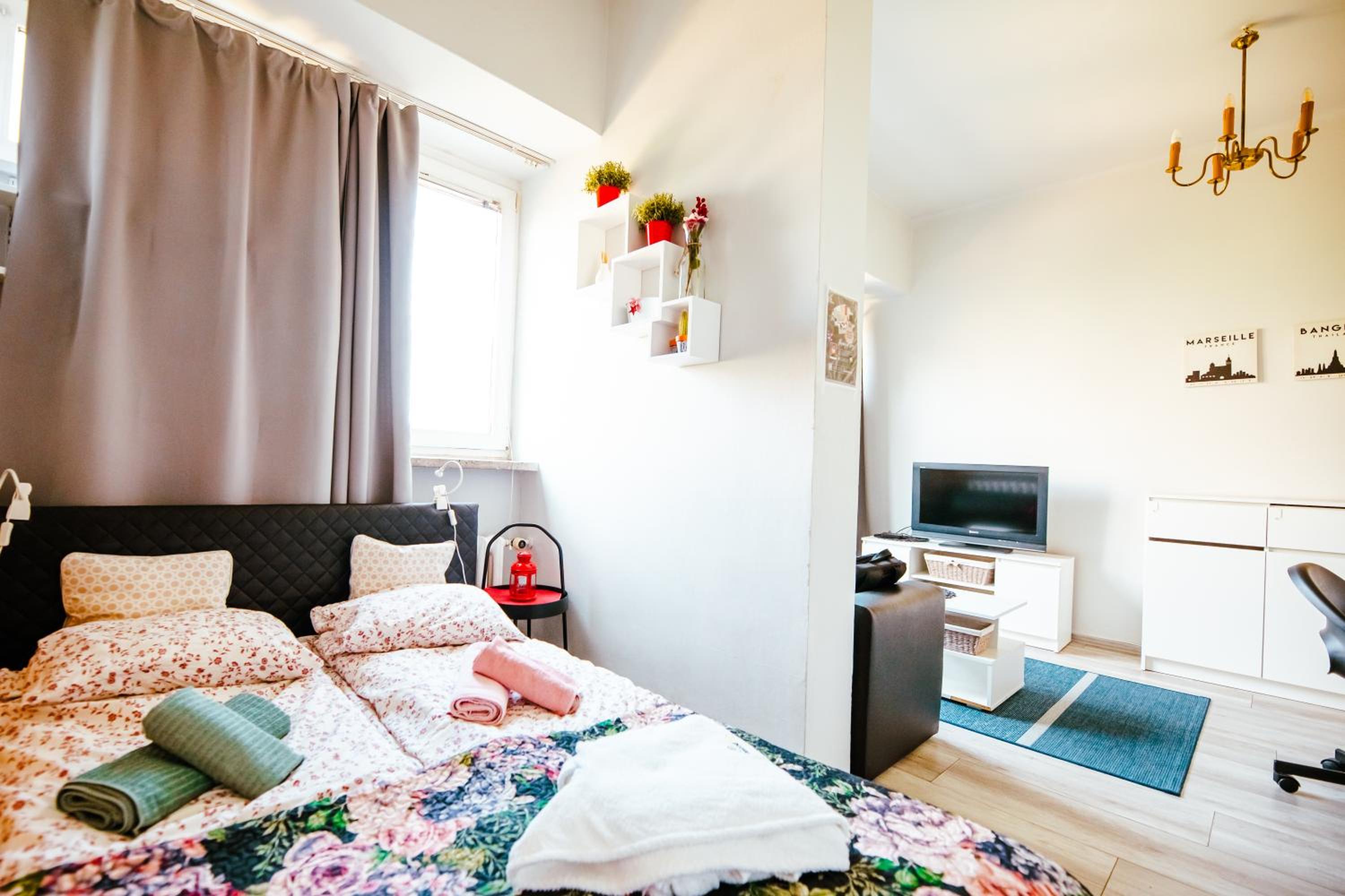 Exclusive Apt High Ceilings View by PolandBnB