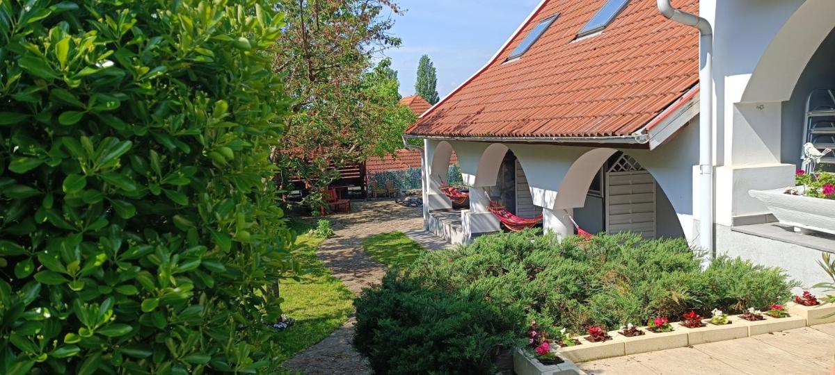 BELYSIUM Bed & Breakfast Panzió view 3