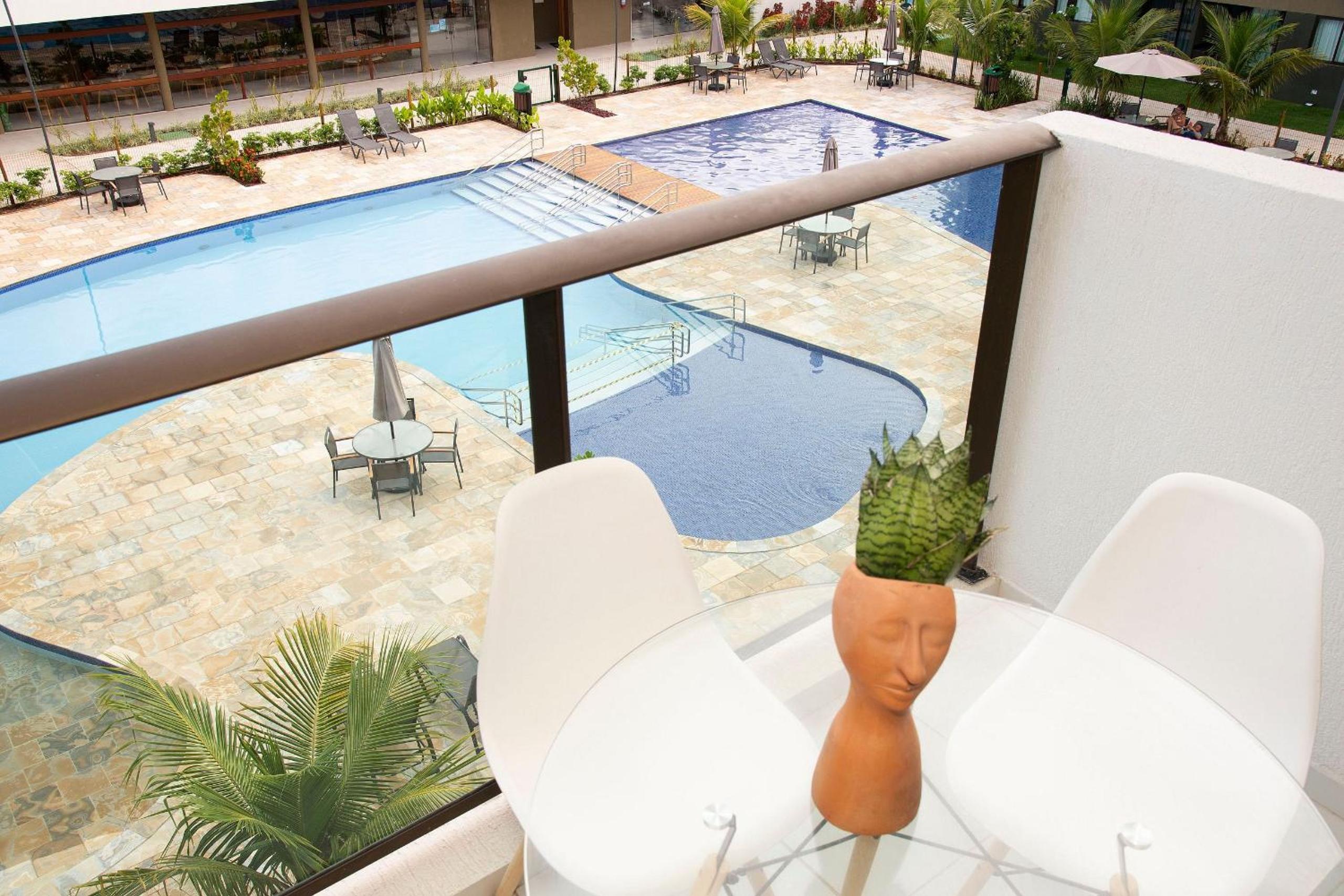 Charmoso Estúdio em Muro Alto com Vista para piscina