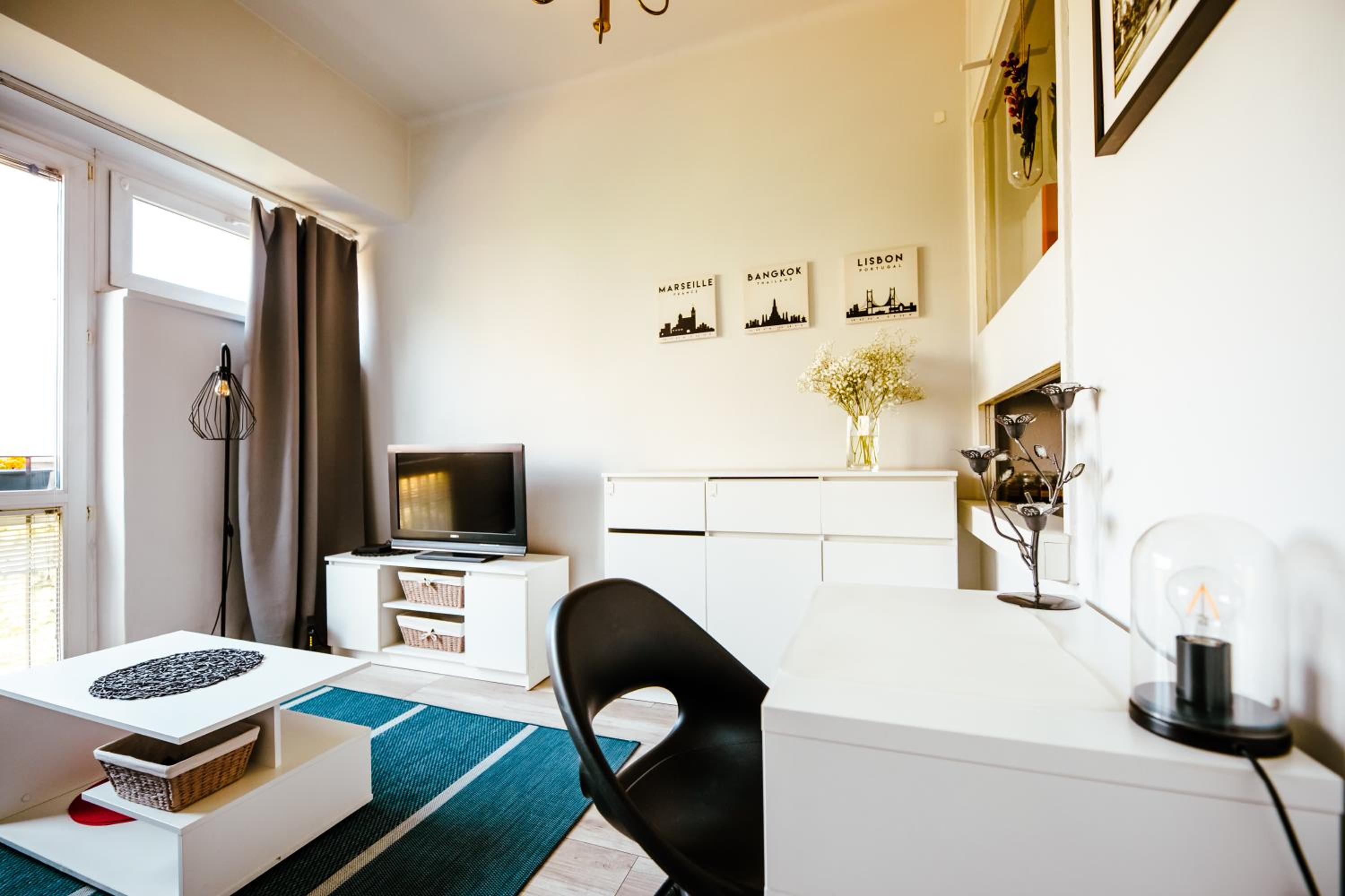 Exclusive Apt High Ceilings View by PolandBnB