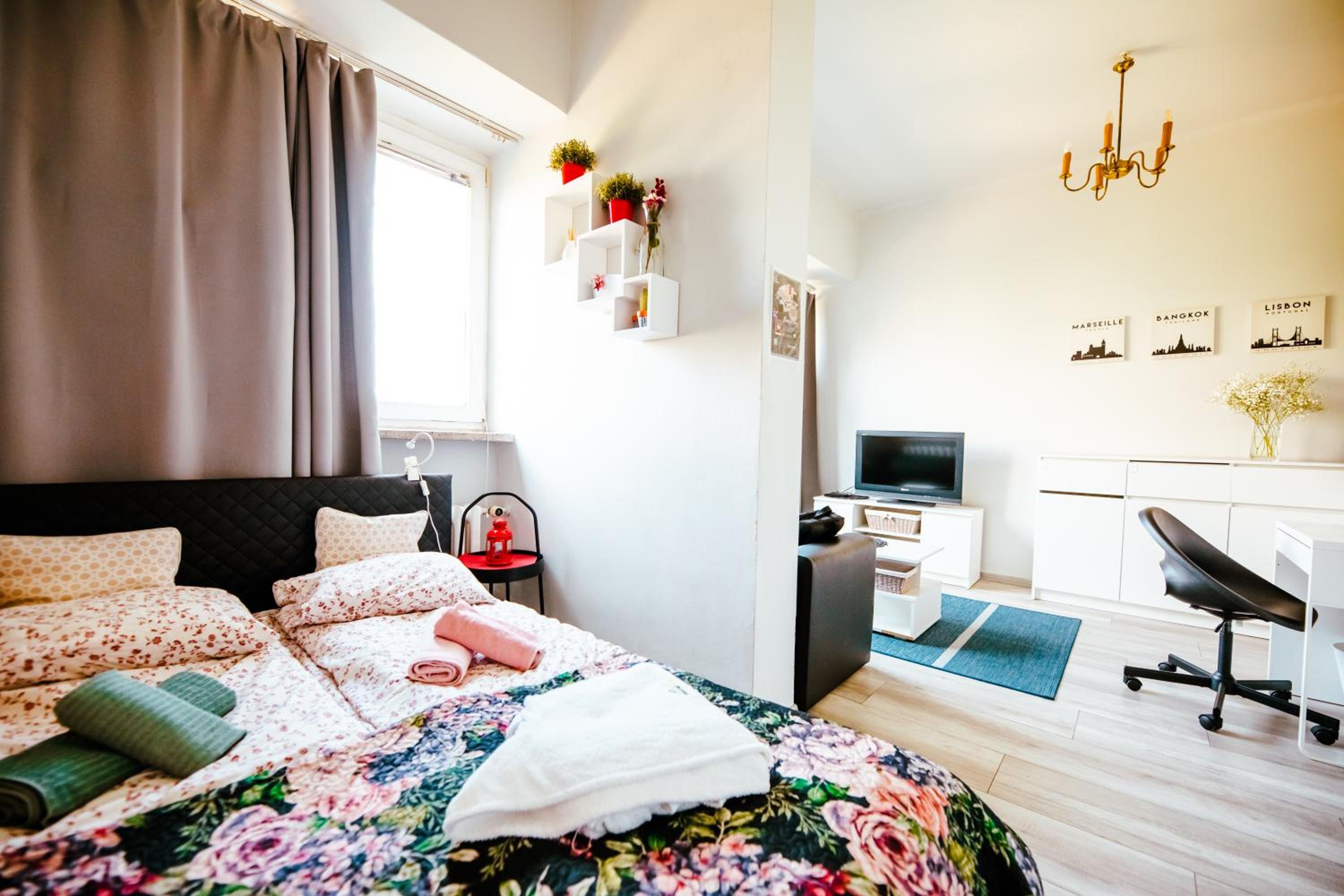 Exclusive Apt High Ceilings View by PolandBnB