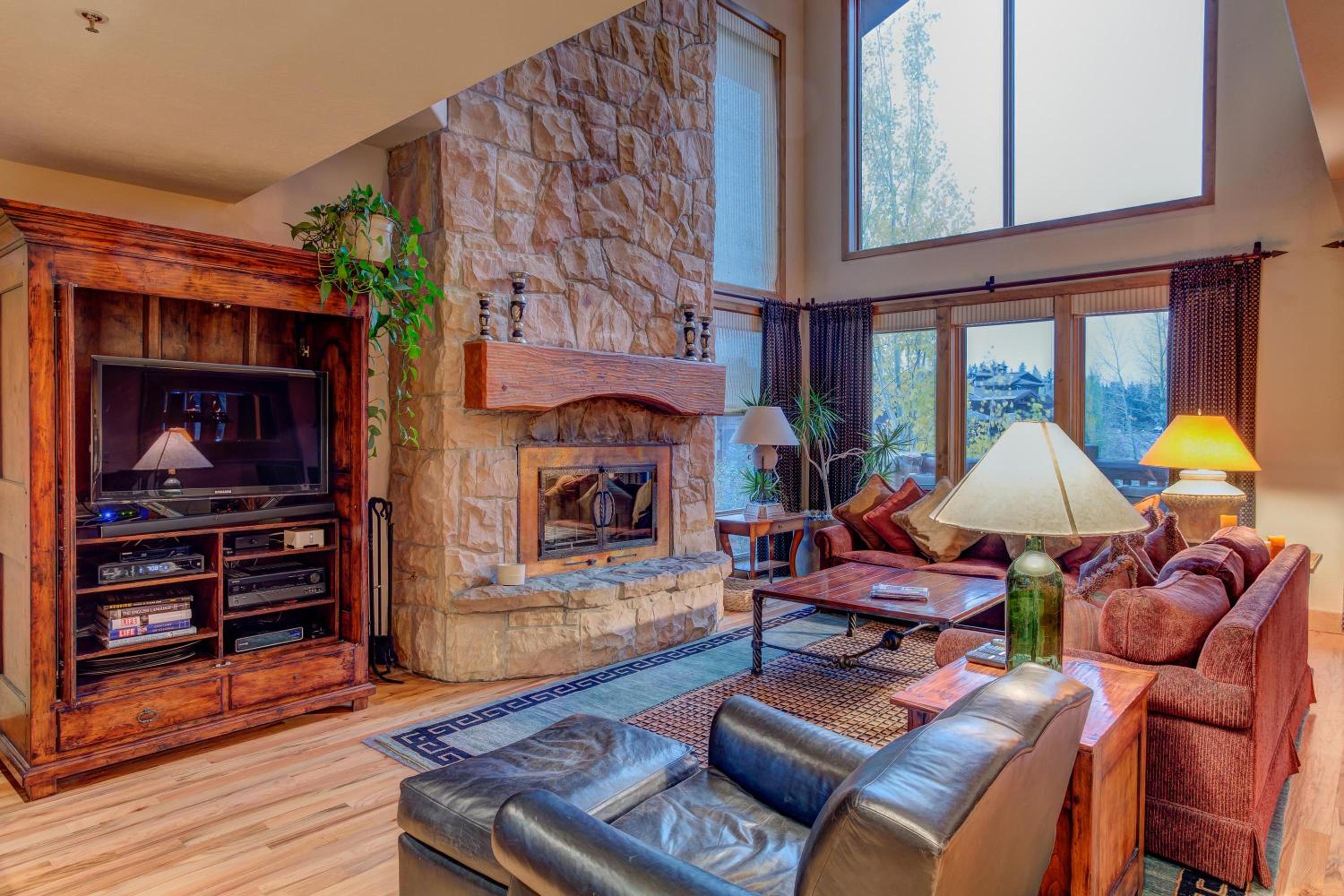 Sterling Lodge 114 Direct Ski in Ski out at Deer Valley view 2