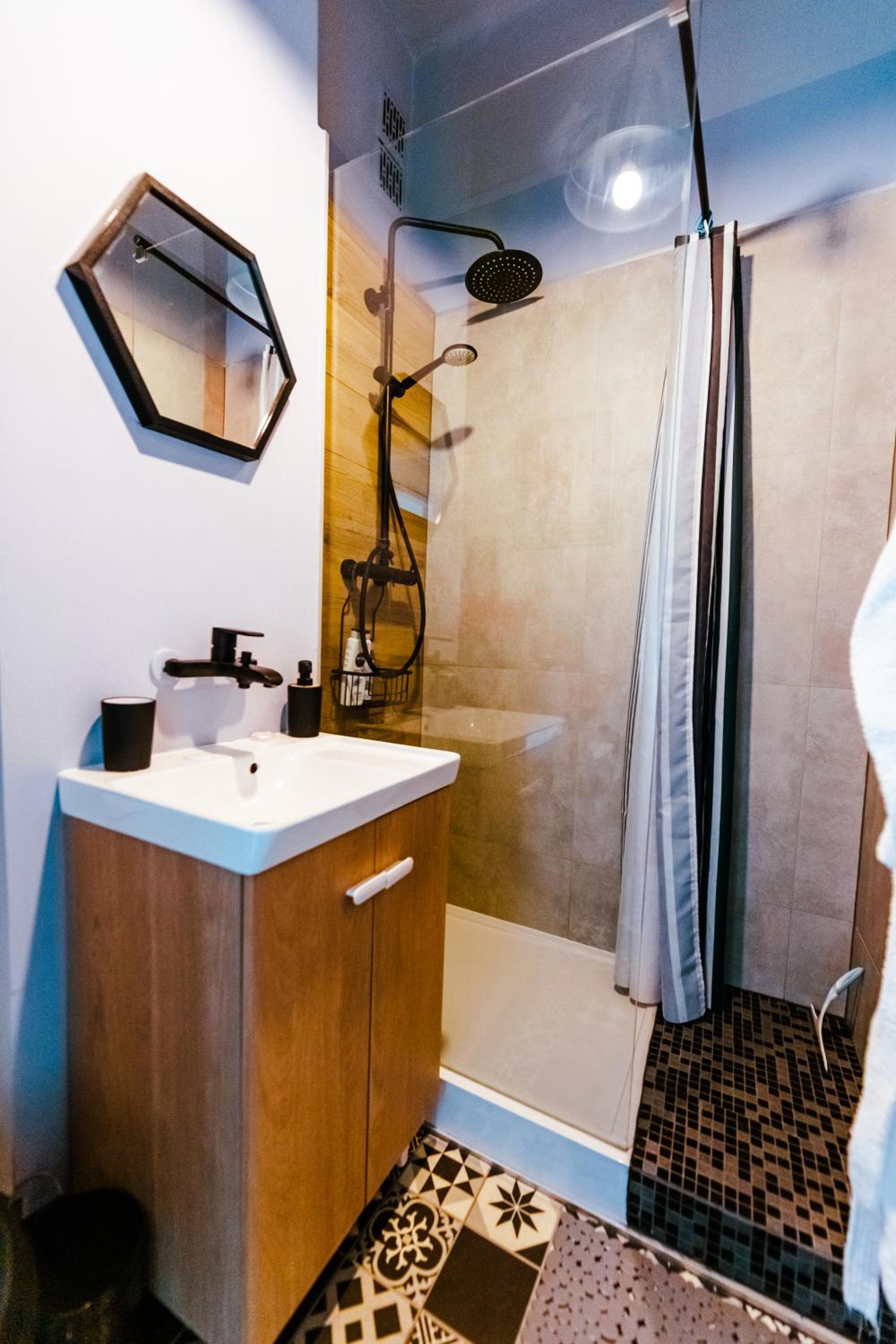 Exclusive Apt High Ceilings View by PolandBnB