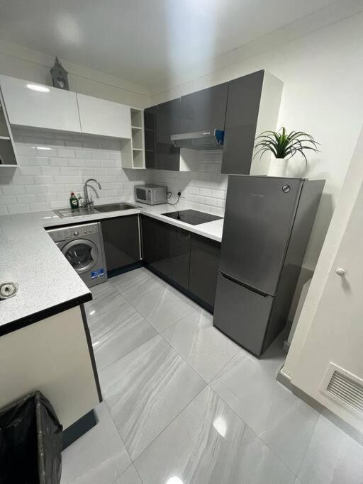 Modern, Family-Friendly Apartment by Hyde Park & Museums