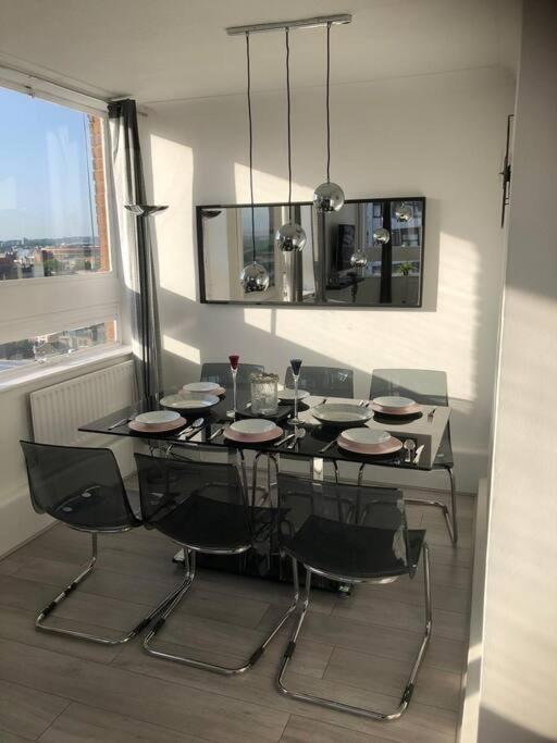 Modern, Family-Friendly Apartment by Hyde Park & Museums