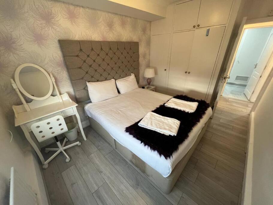 Modern, Family-Friendly Apartment by Hyde Park & Museums