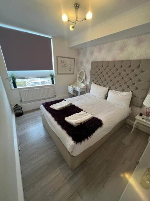 Modern, Family-Friendly Apartment by Hyde Park & Museums