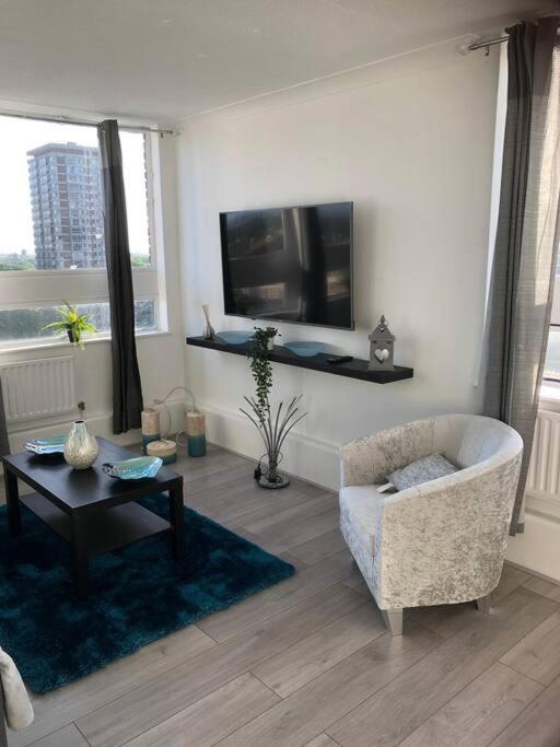 Modern, Family-Friendly Apartment by Hyde Park & Museums