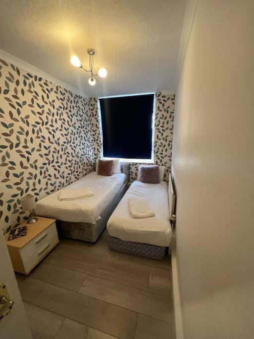 Modern, Family-Friendly Apartment by Hyde Park & Museums