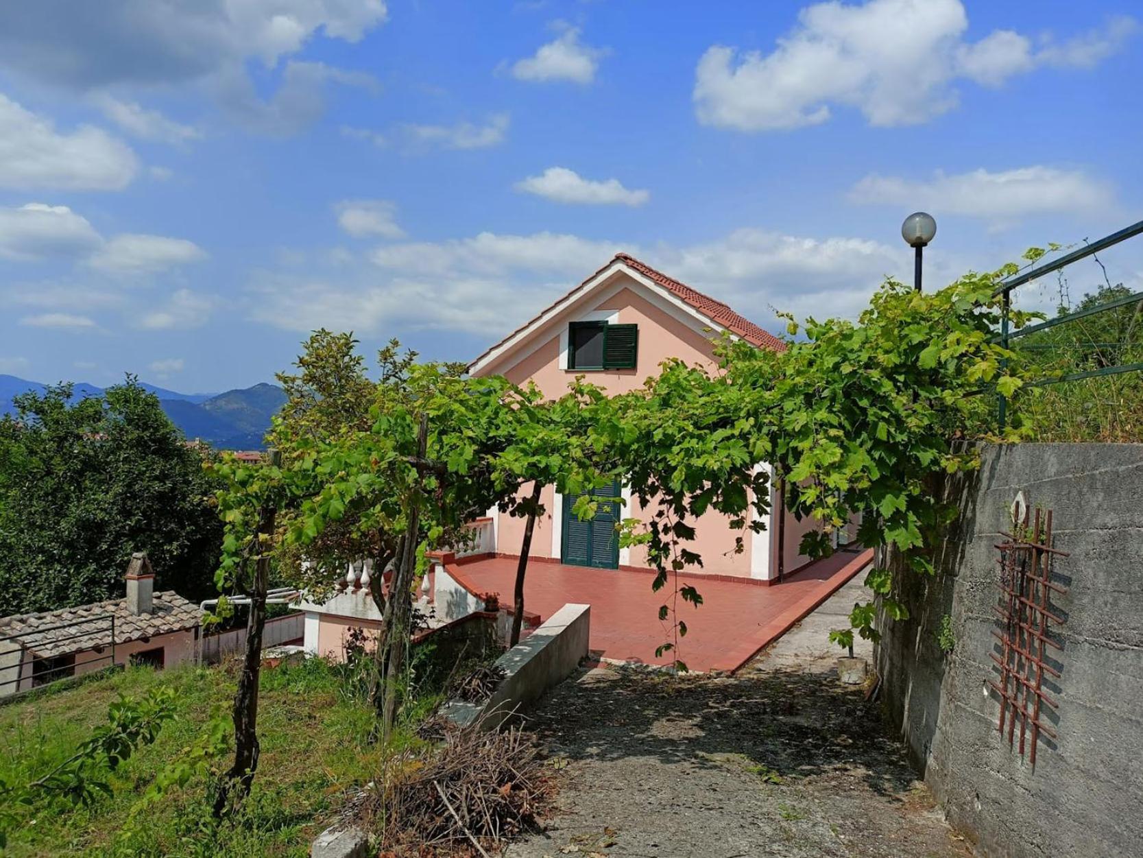 VILLA VICINUS - 120 mq - parking - garden