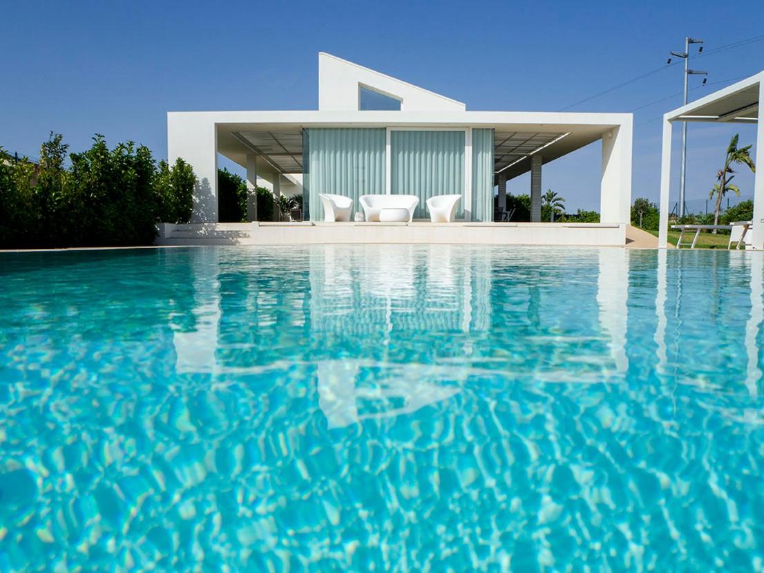 Villa Arillà con piscina e padel view 2