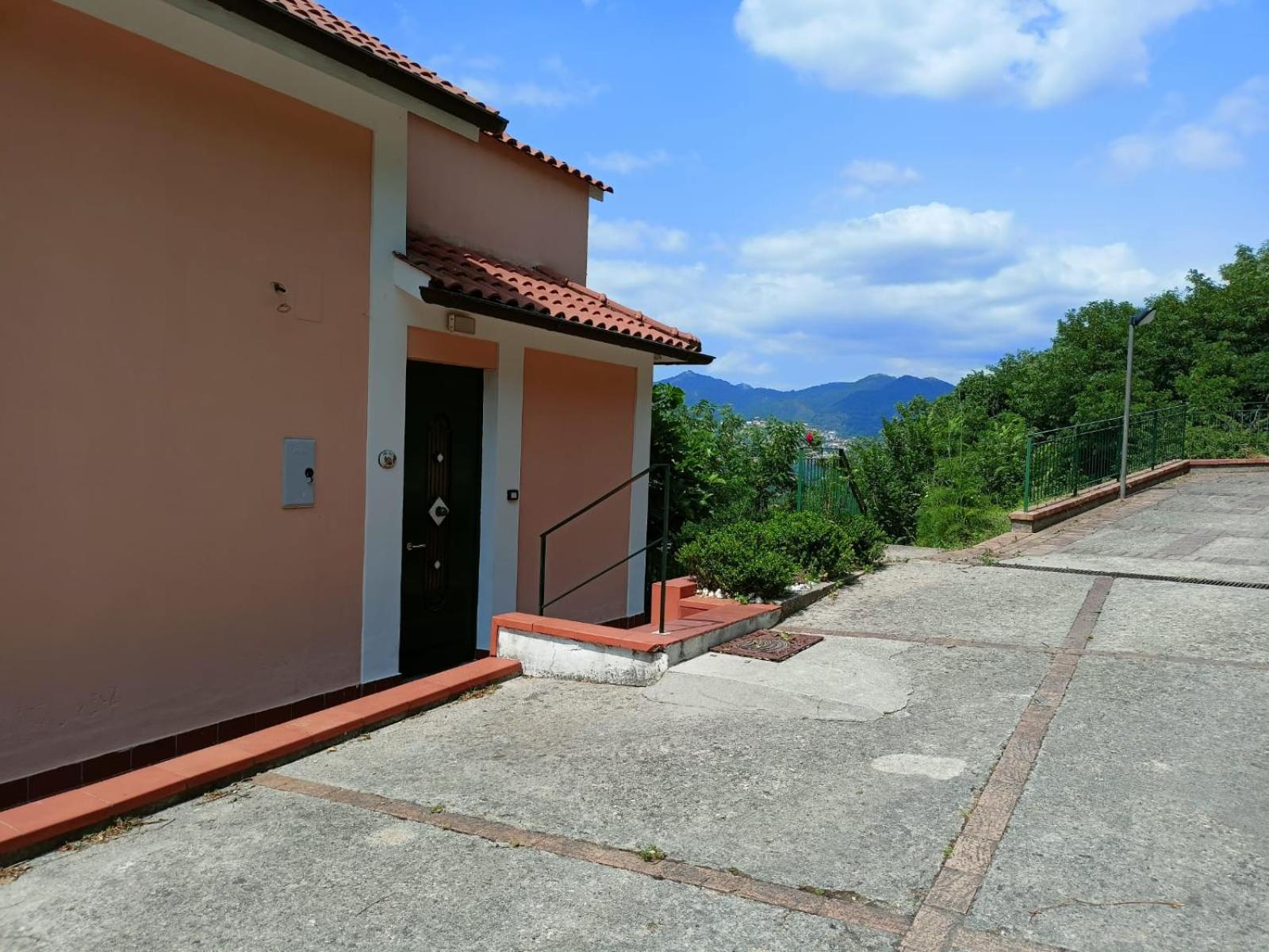 VILLA VICINUS - 120 mq - parking - garden