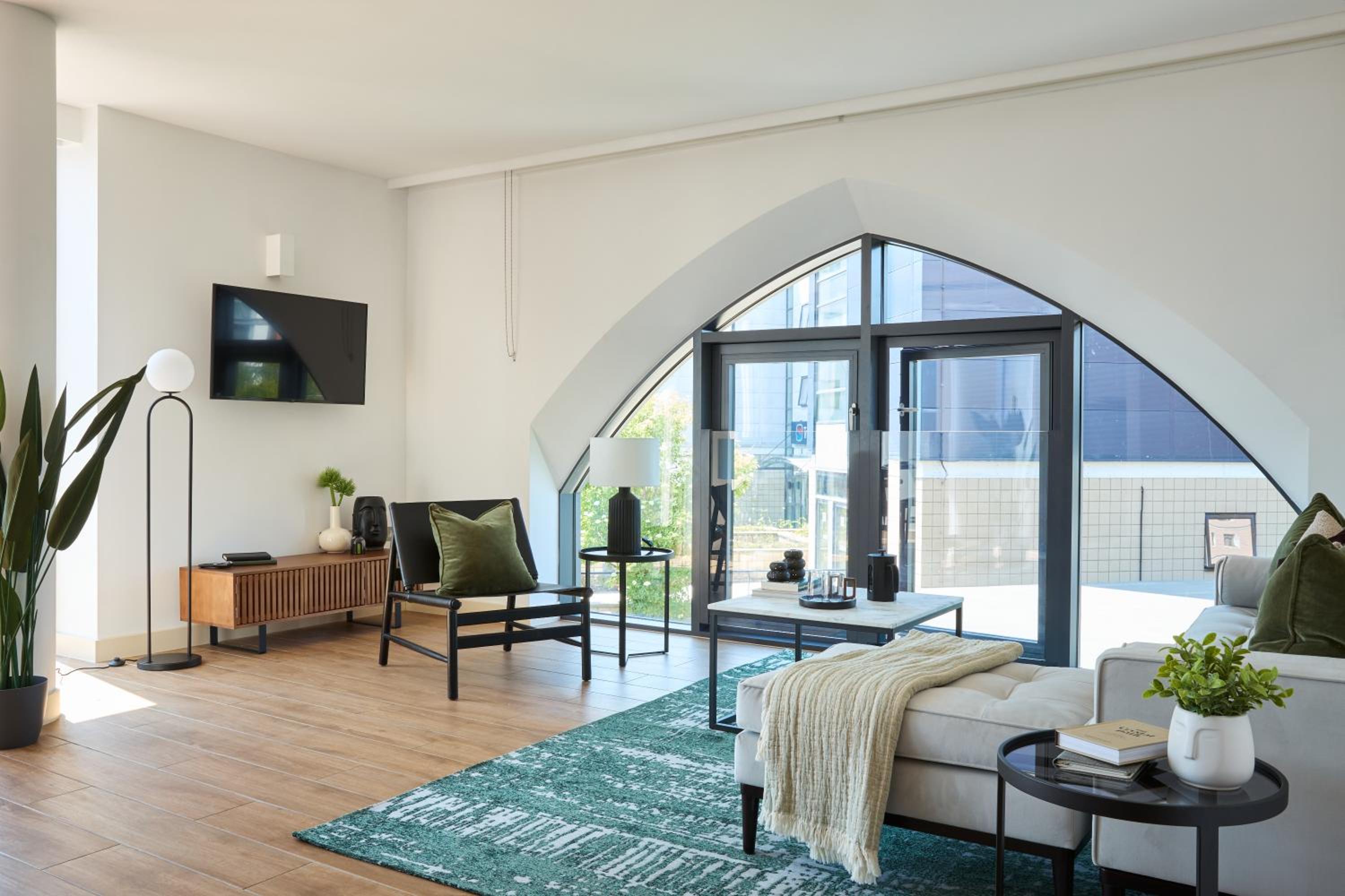 Kew Bridge by Viridian Apartments view 5