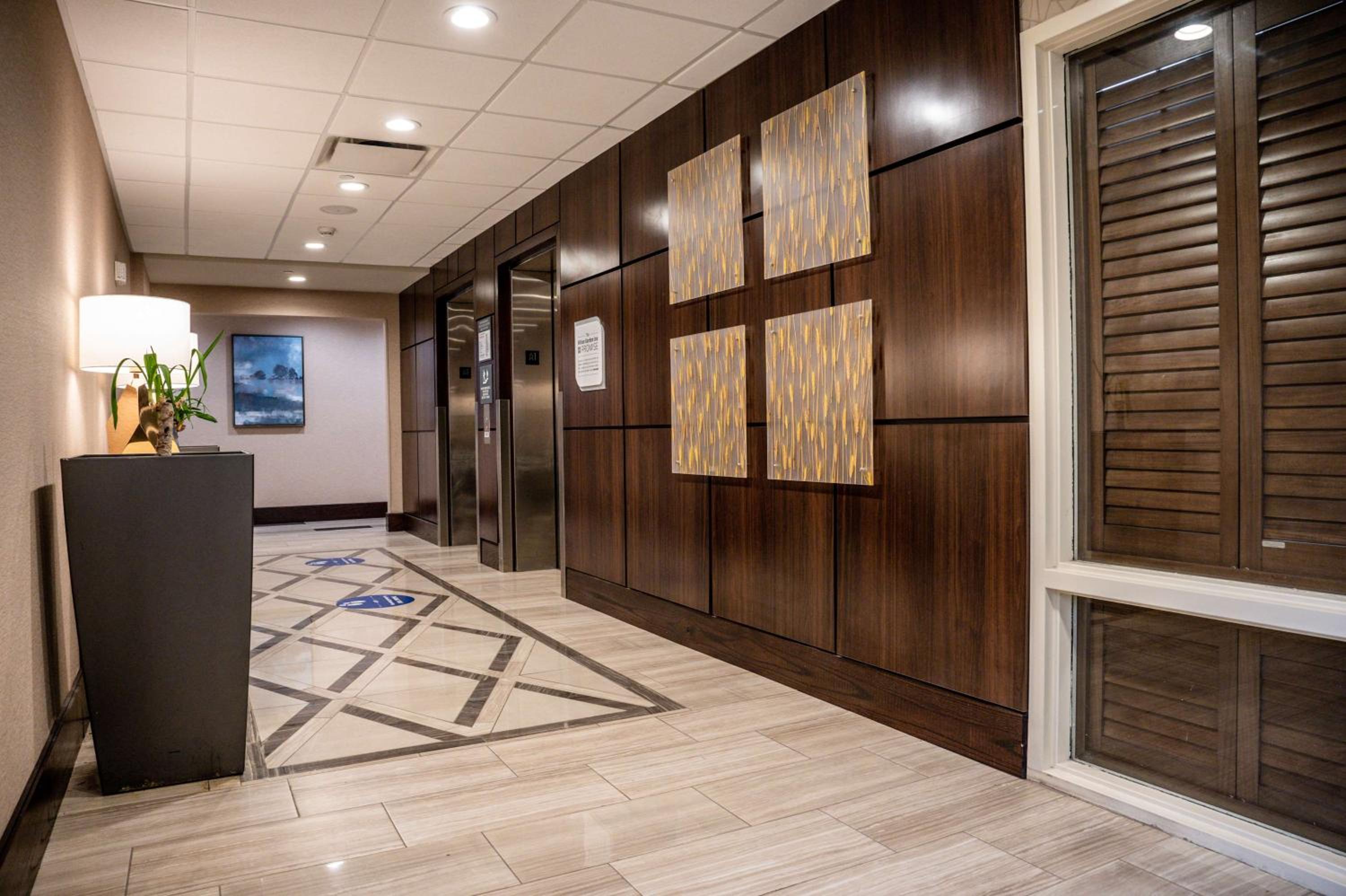 Fayetteville Vacations - Hilton Garden Inn Fayetteville/Fort Bragg - Property Image 10