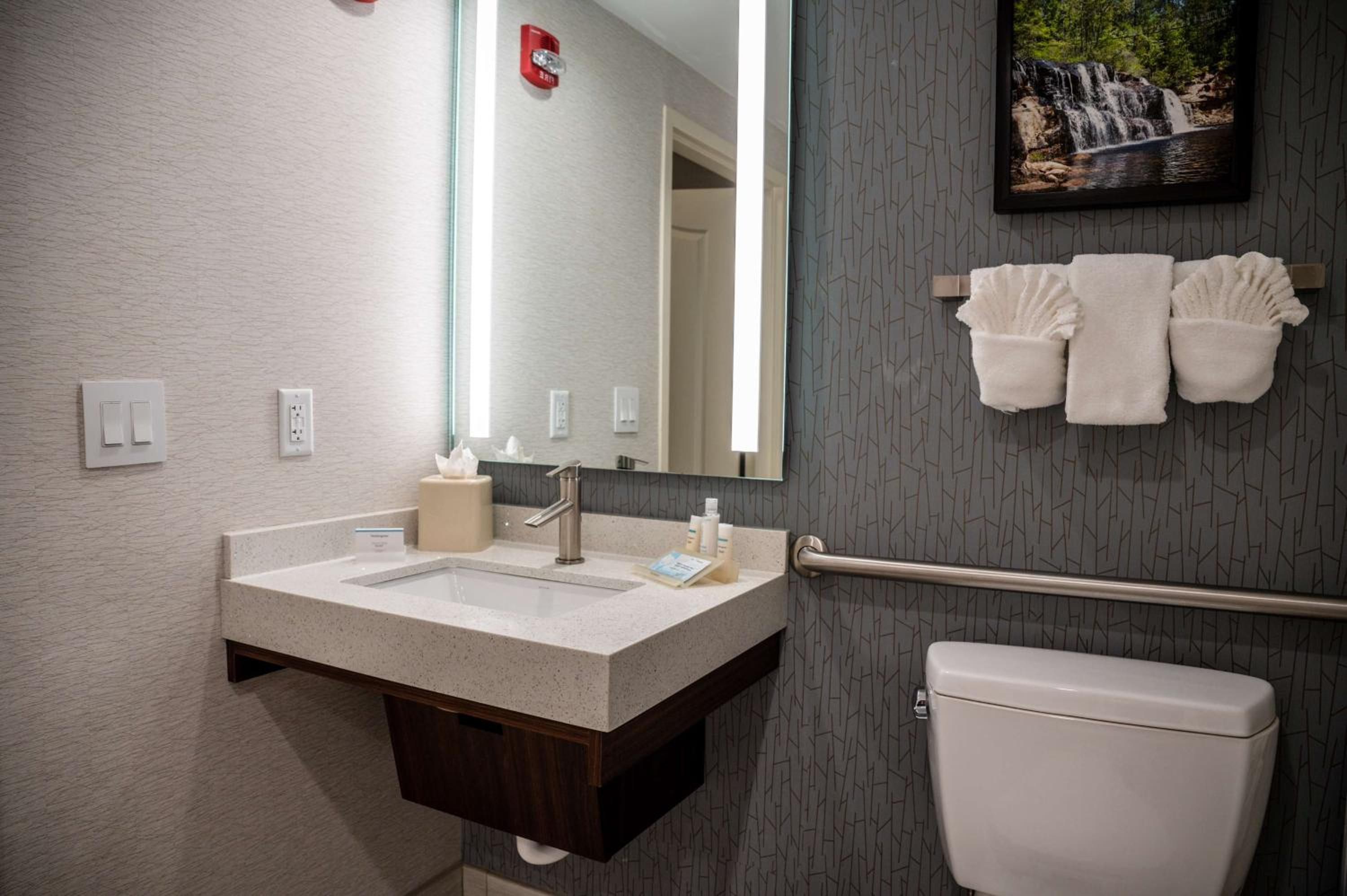 Fayetteville Vacations - Hilton Garden Inn Fayetteville/Fort Bragg - Property Image 95