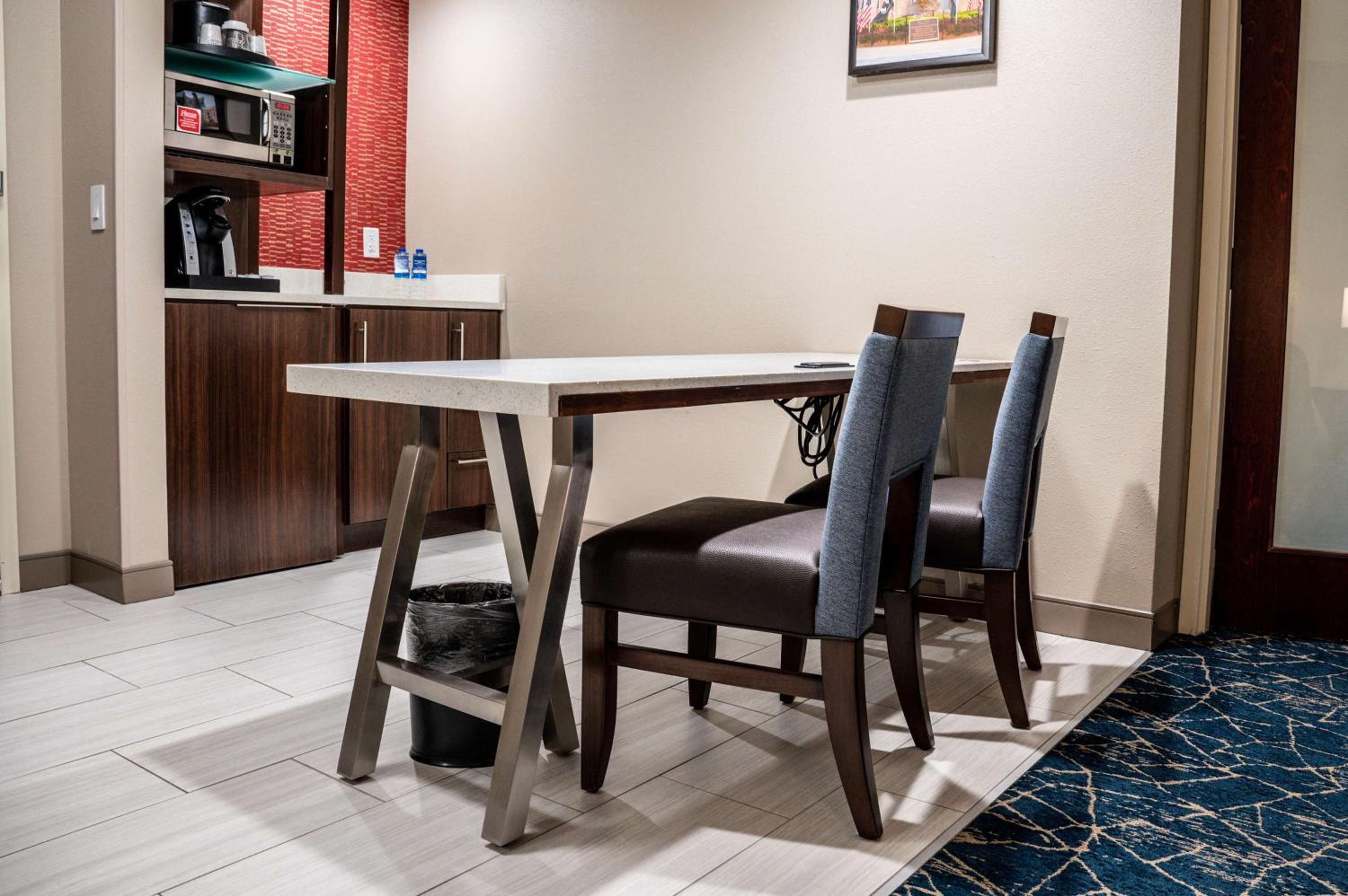 Fayetteville Vacations - Hilton Garden Inn Fayetteville/Fort Bragg - Property Image 35