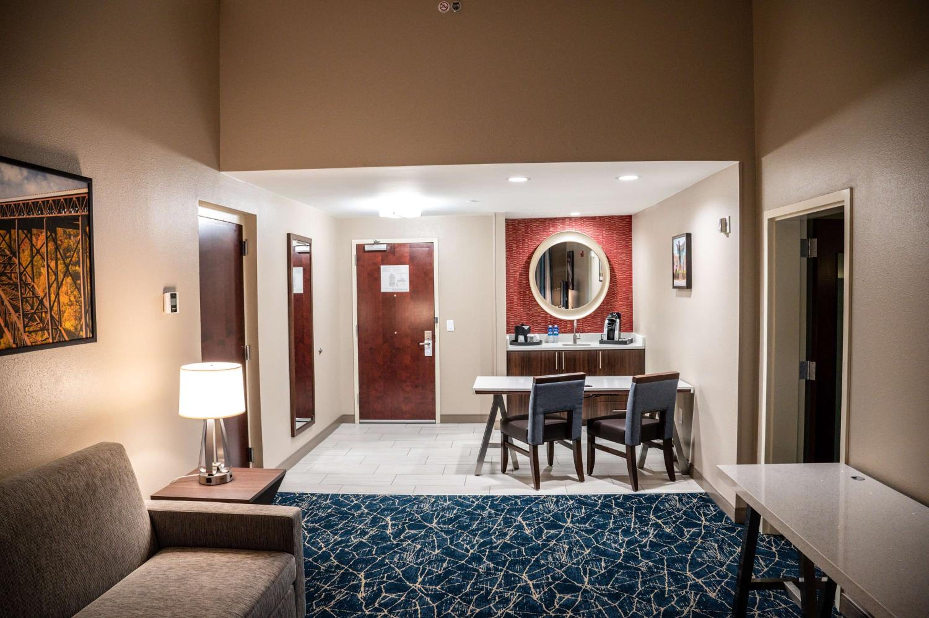 Fayetteville Vacations - Hilton Garden Inn Fayetteville/Fort Bragg - Property Image 38