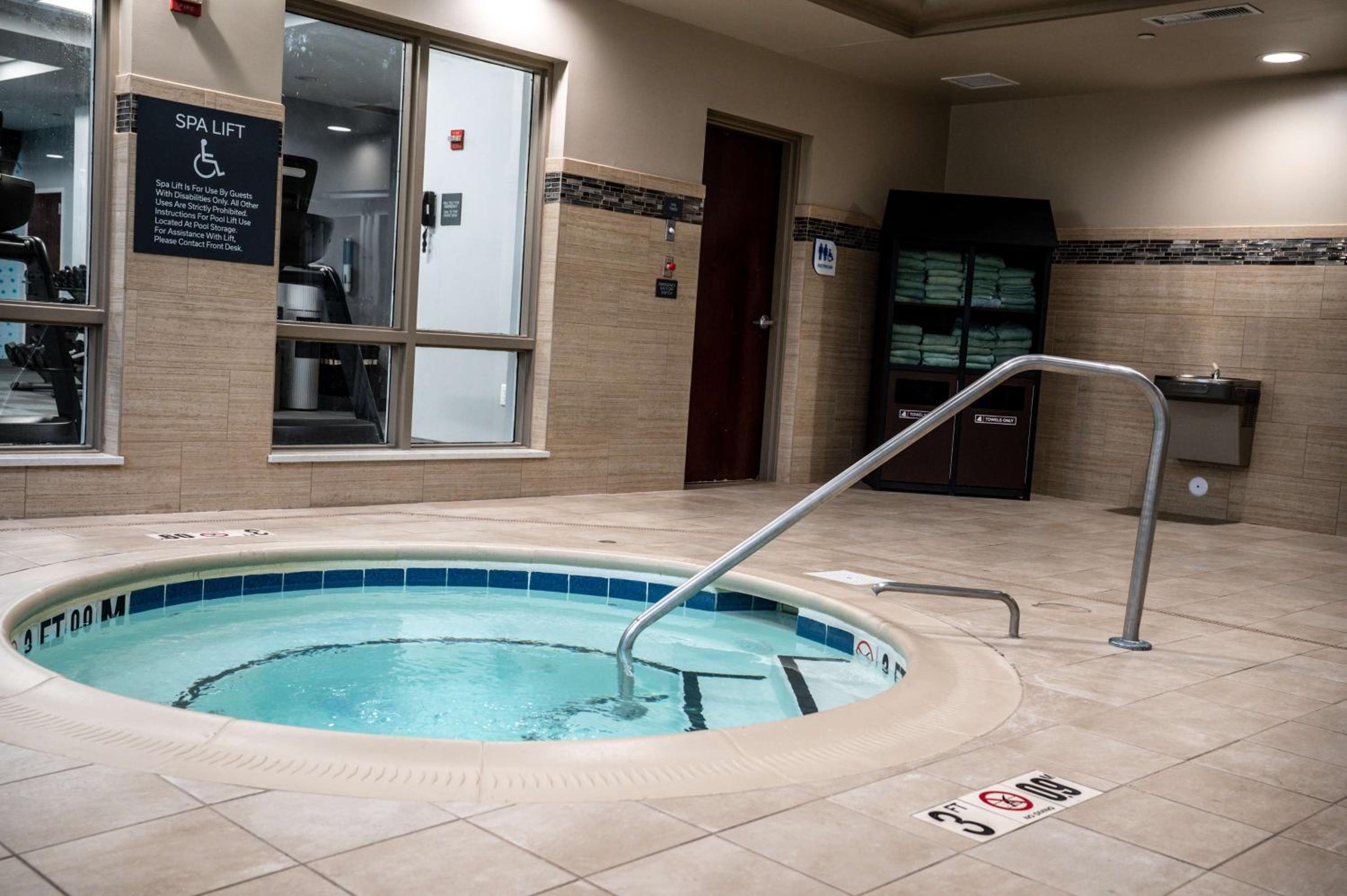 Fayetteville Vacations - Hilton Garden Inn Fayetteville/Fort Bragg - Property Image 48