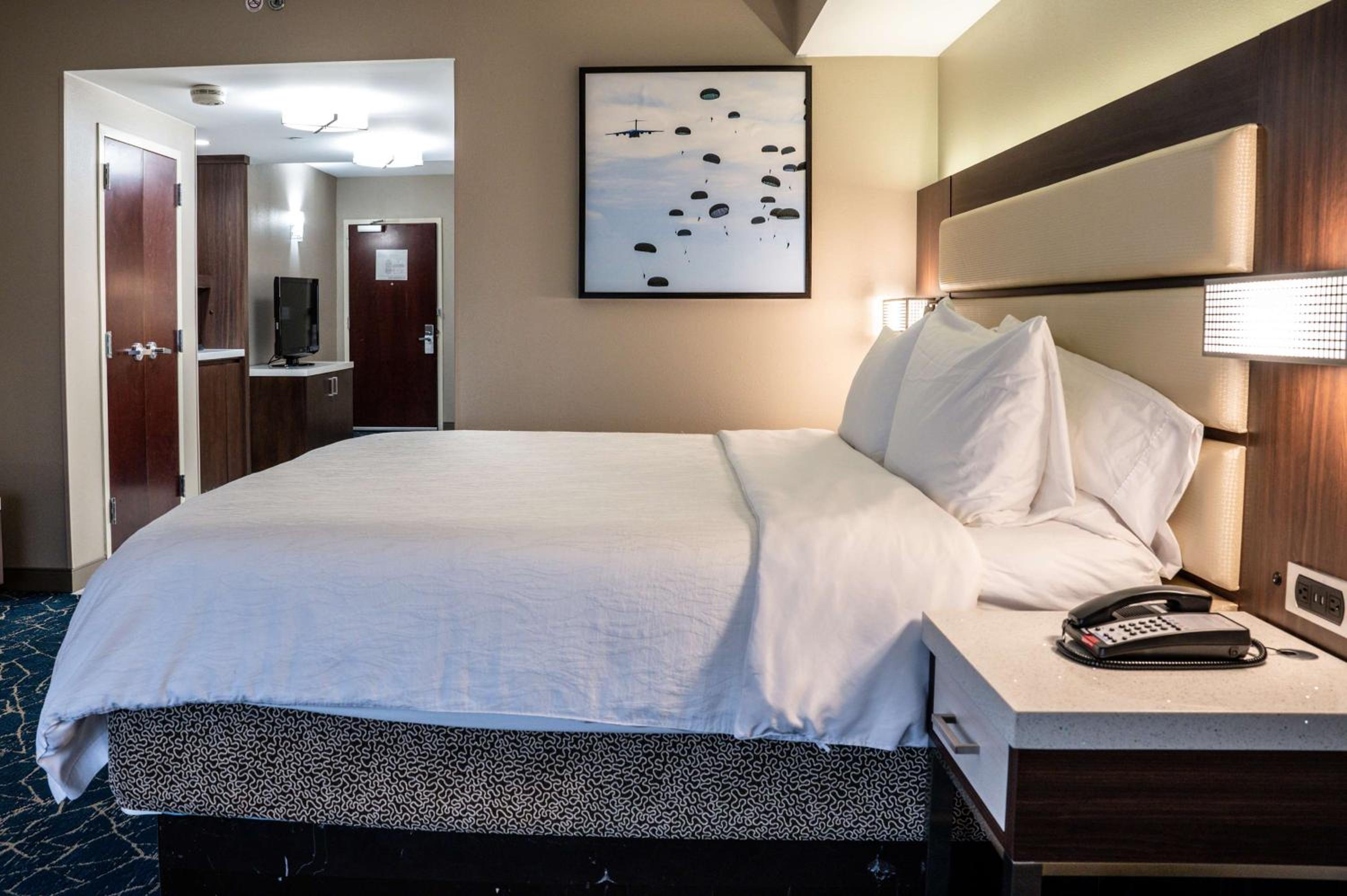 Fayetteville Vacations - Hilton Garden Inn Fayetteville/Fort Bragg - Property Image 100
