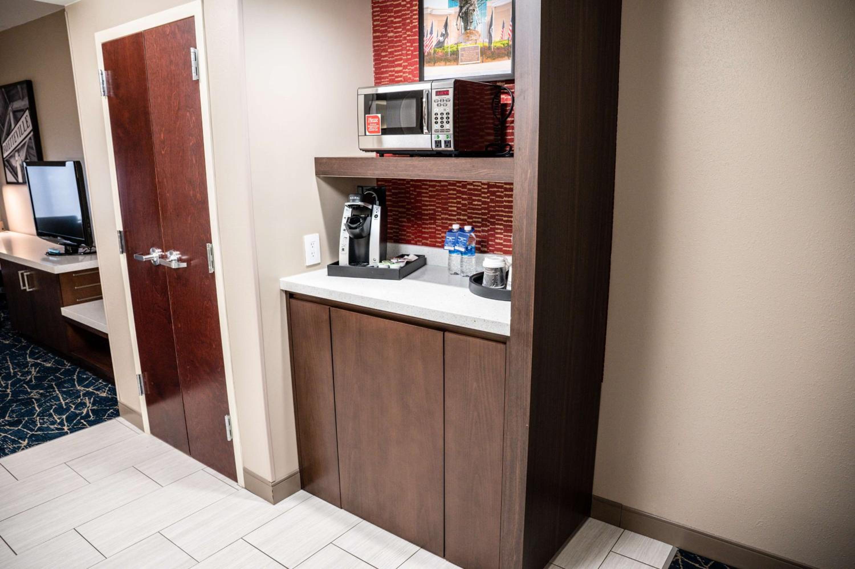 Fayetteville Vacations - Hilton Garden Inn Fayetteville/Fort Bragg - Property Image 101