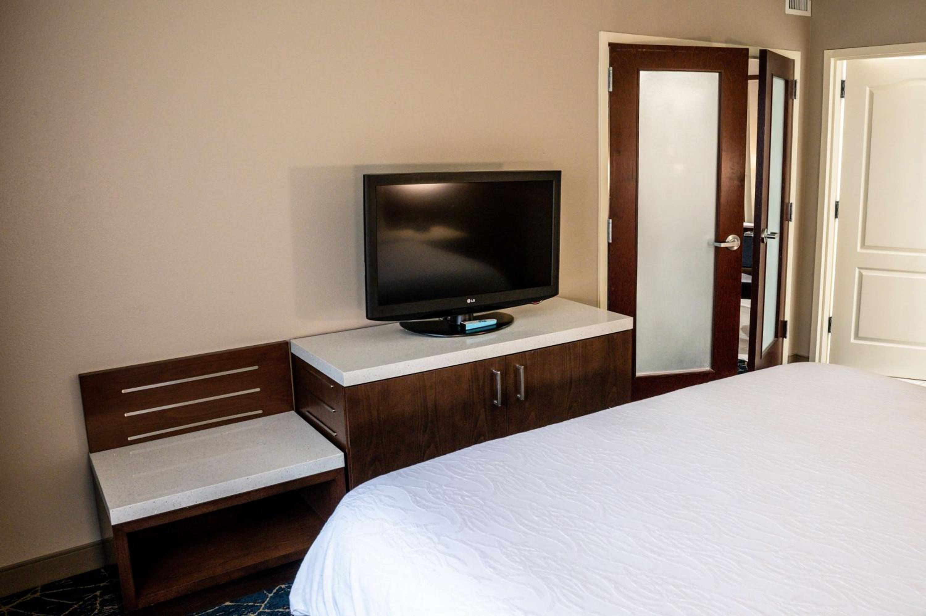 Fayetteville Vacations - Hilton Garden Inn Fayetteville/Fort Bragg - Property Image 102
