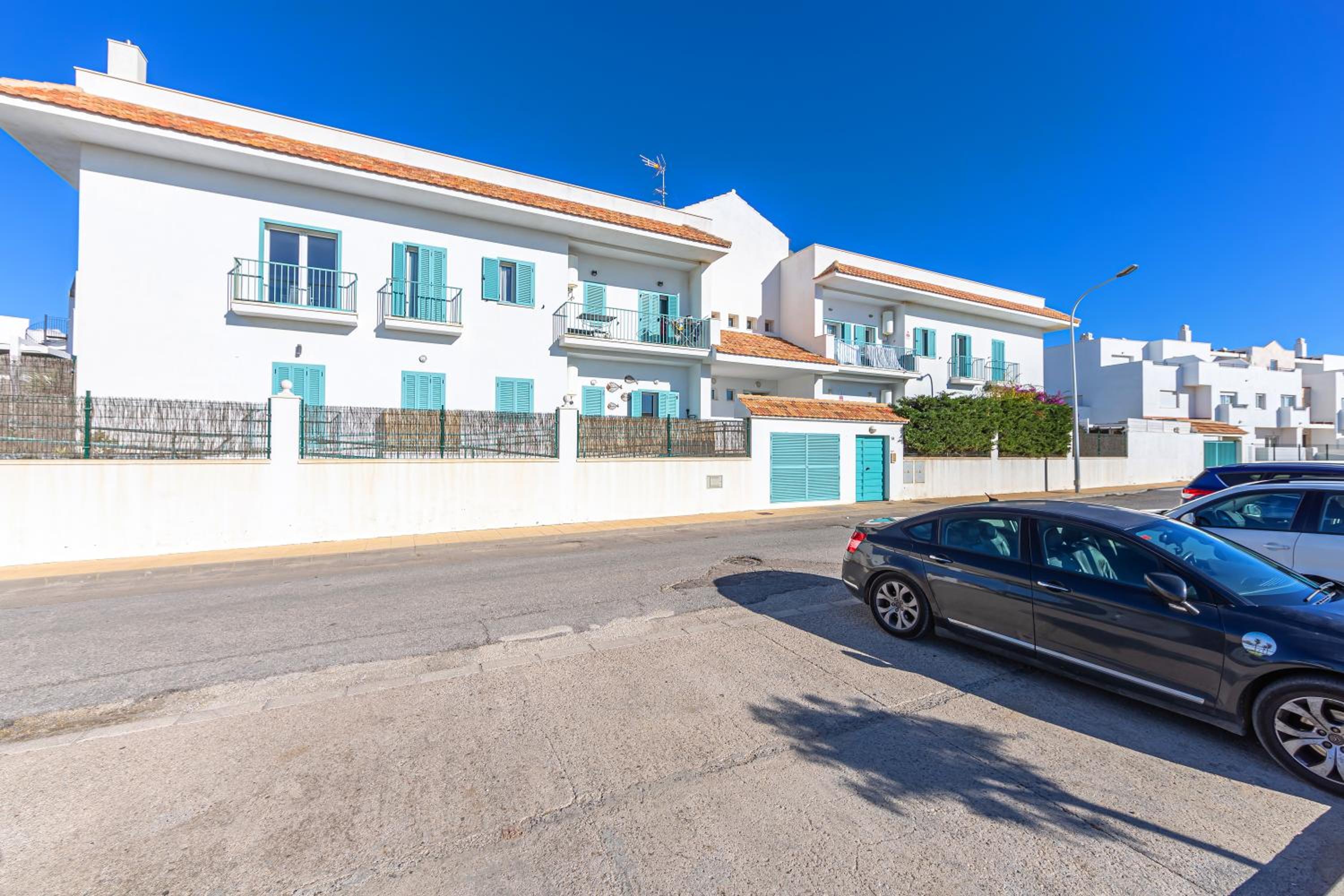 Quiet and elegant with terrace and pool