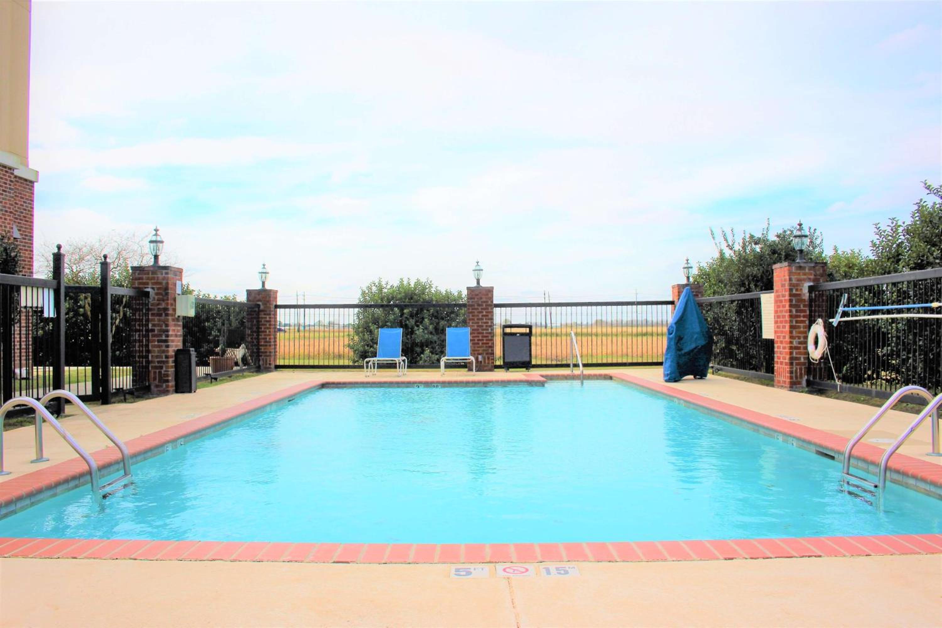 Morgan City Vacations - Hampton Inn  Suites Thibodaux - Property Image 5
