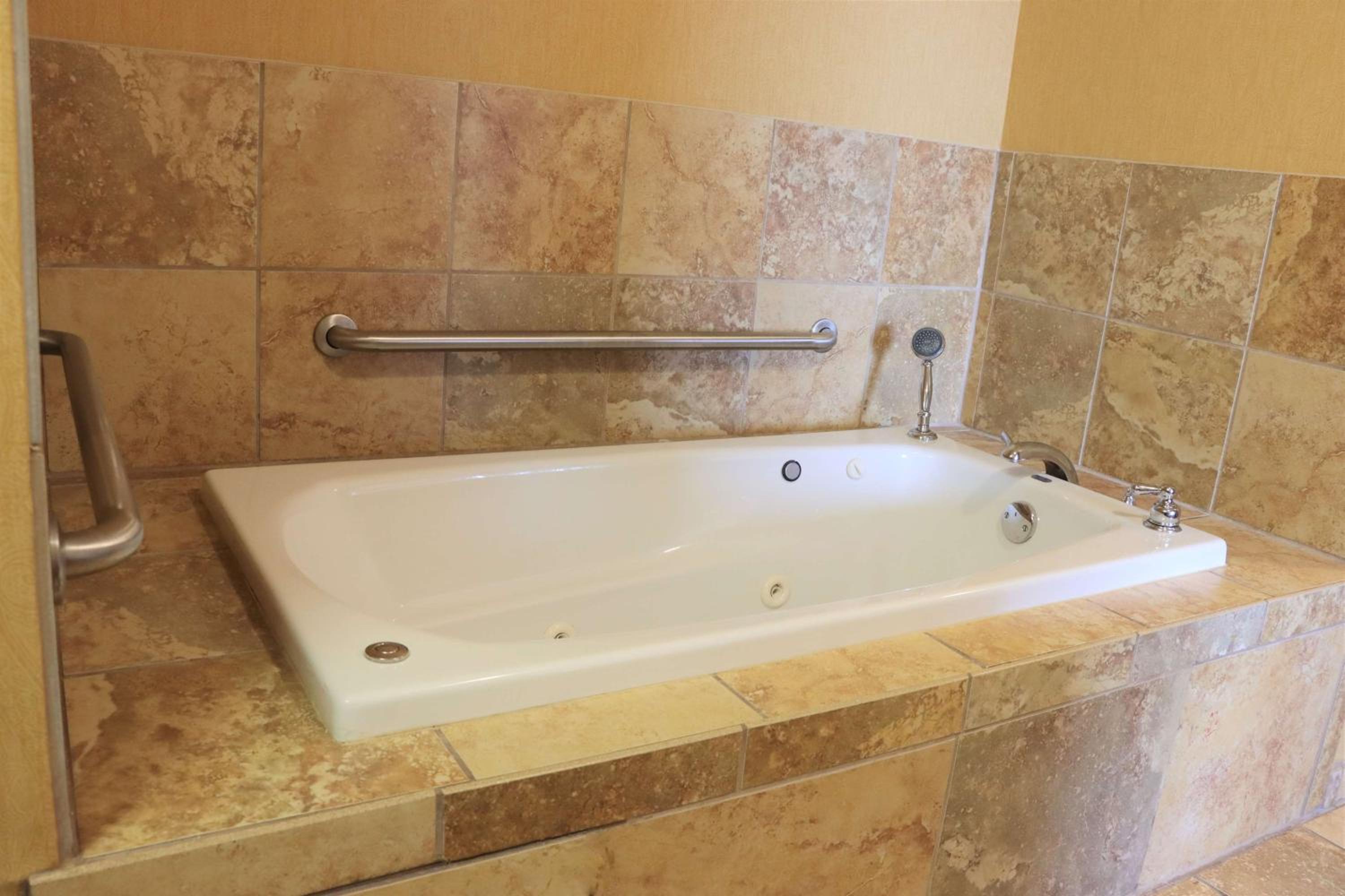 Hampton Inn  Suites Thibodaux - Property Image 2