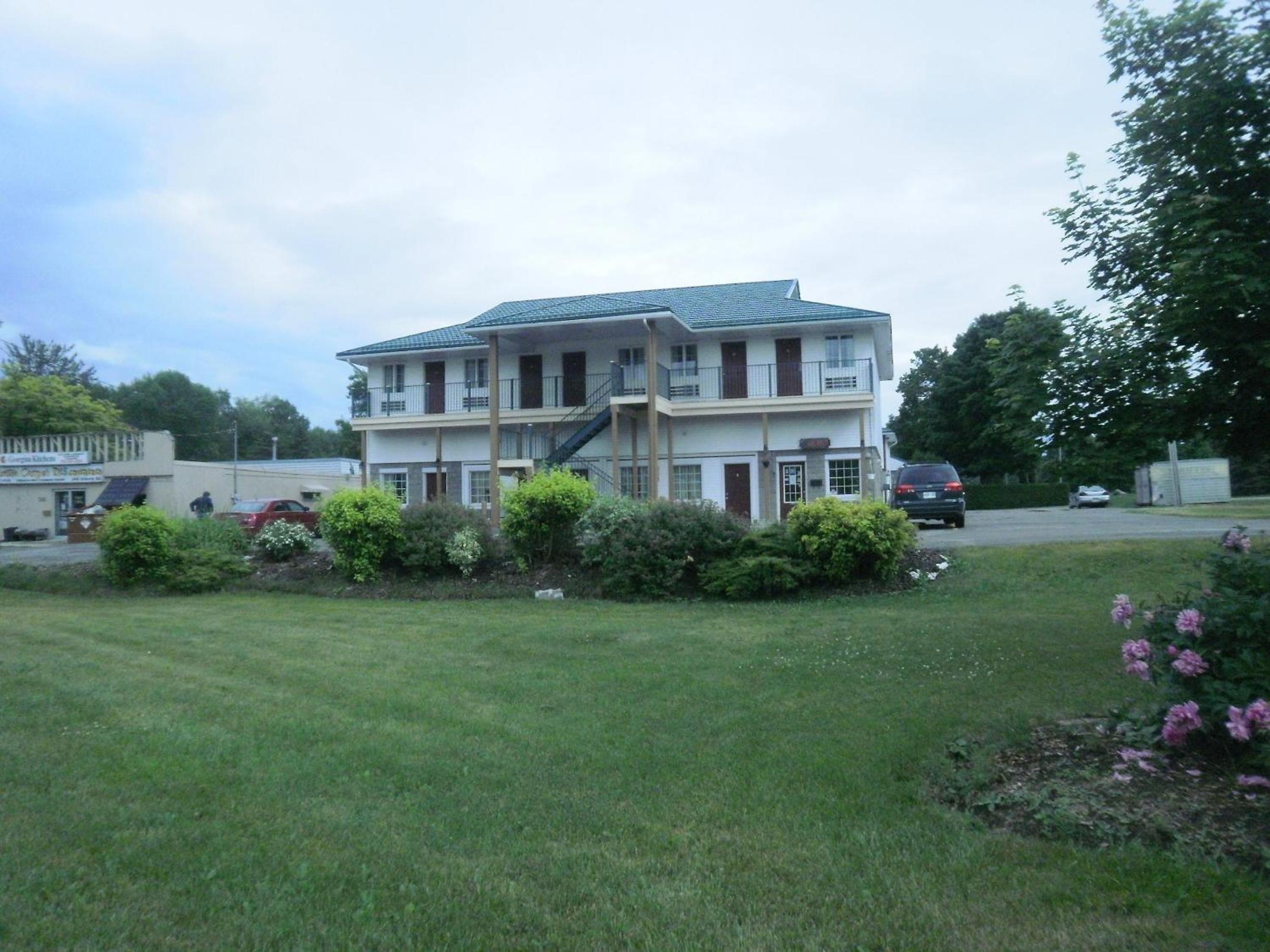 Orillia Vacations - Bayview Inn Orillia - Property Image 1