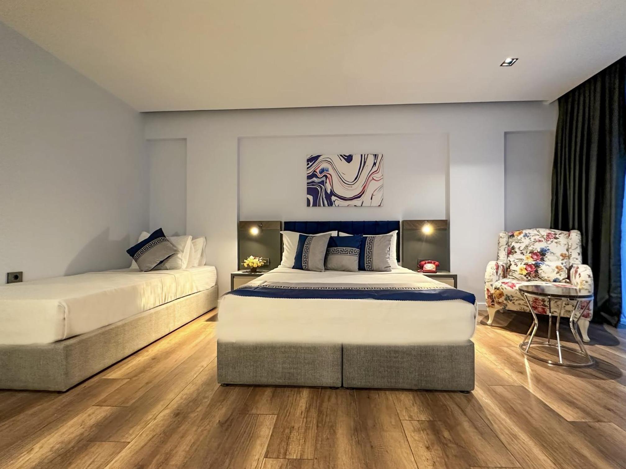 THE ROYALS HOTEL - Image 28