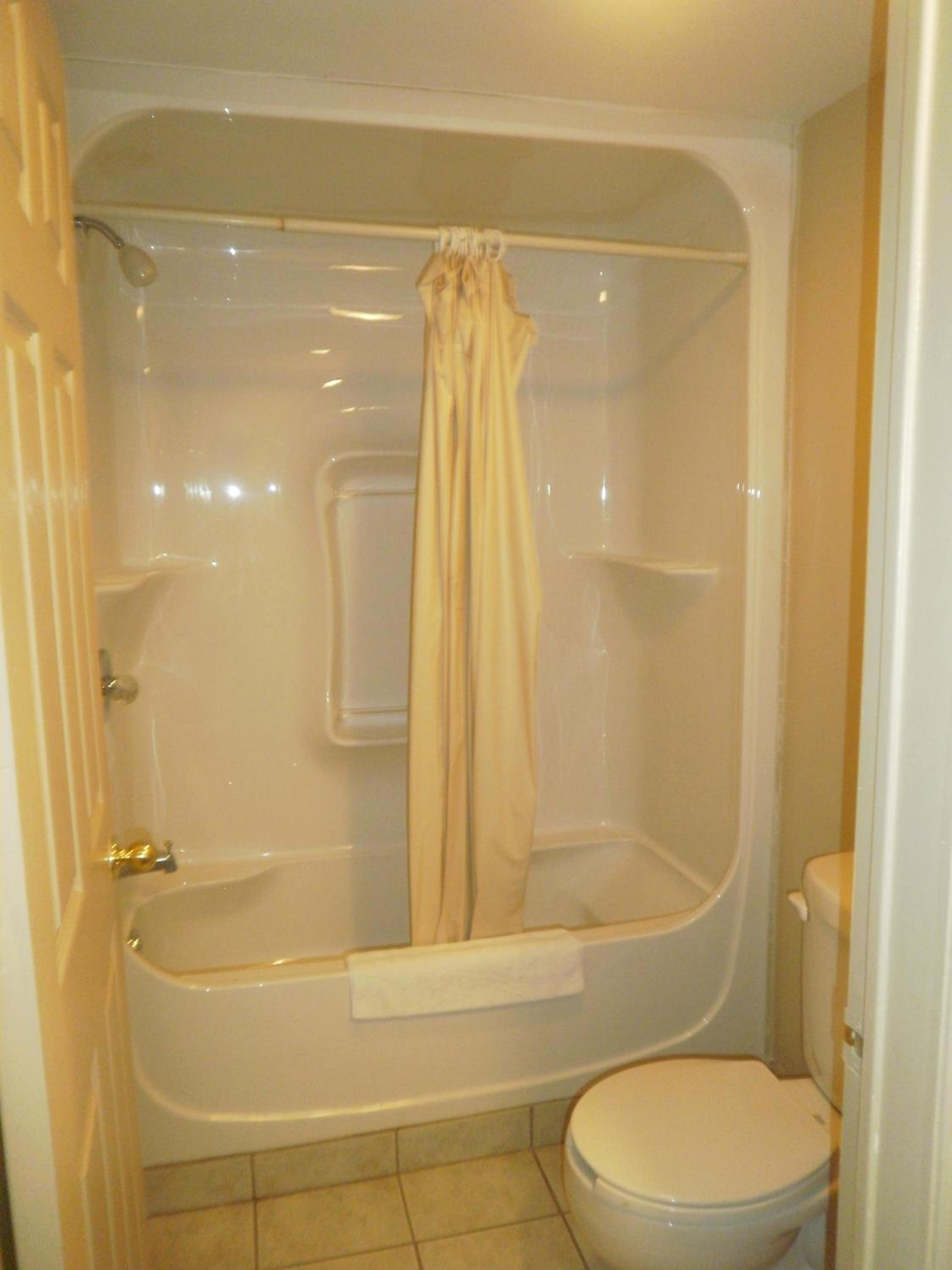 Orillia Vacations - Bayview Inn Orillia - Property Image 5