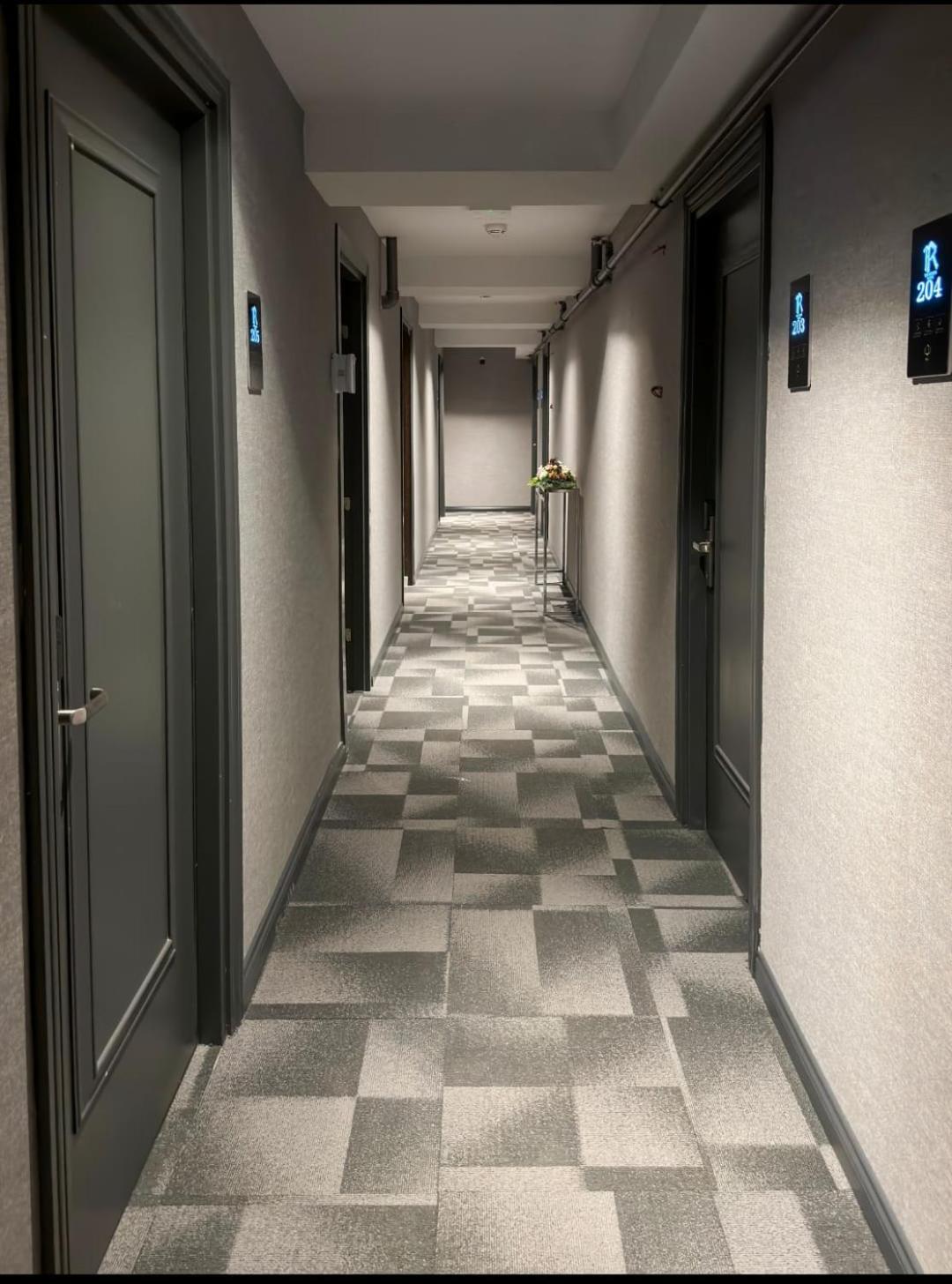 THE ROYALS HOTEL - Image 25