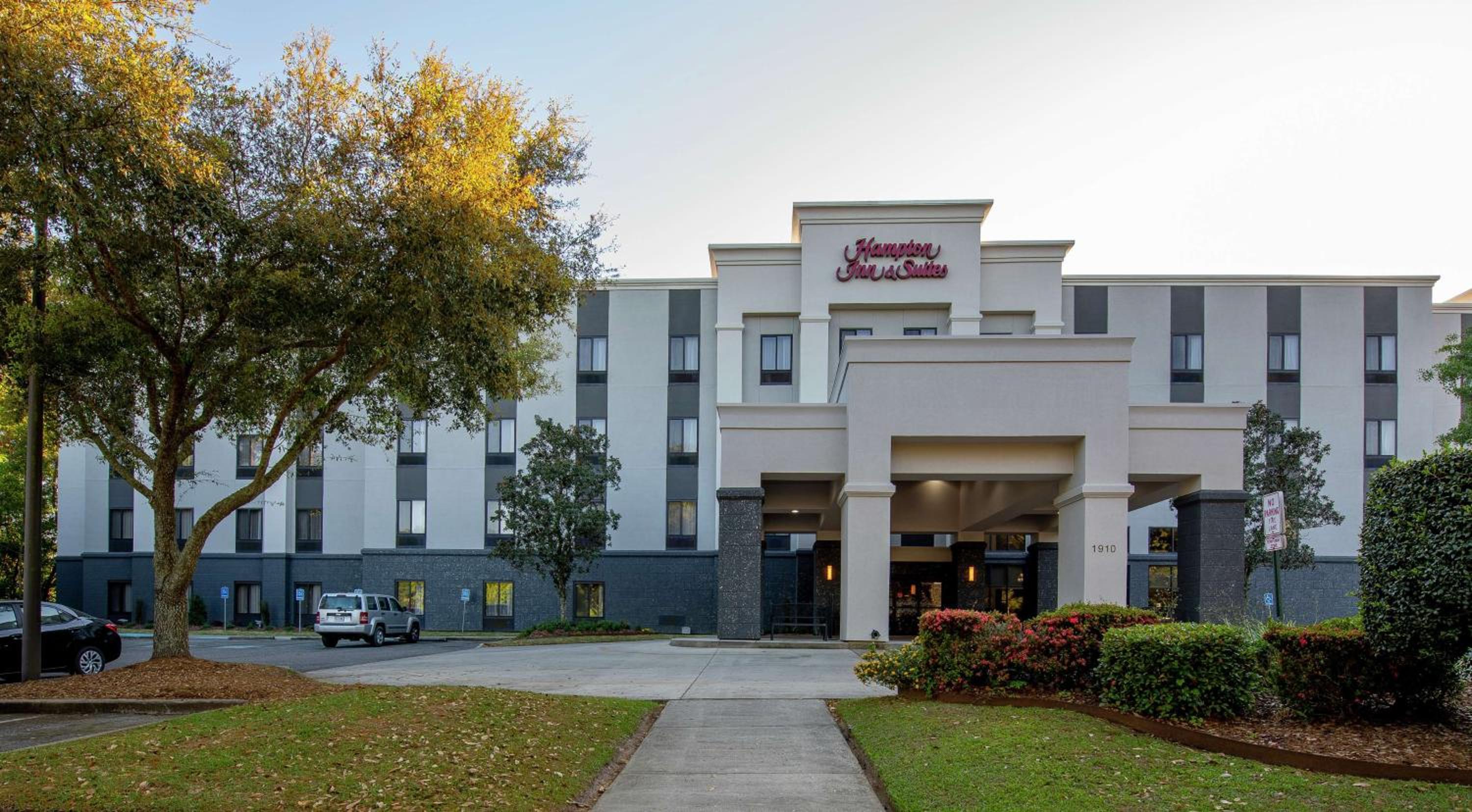 Hotel Hampton Inn and Suites Lafayette - Image 1
