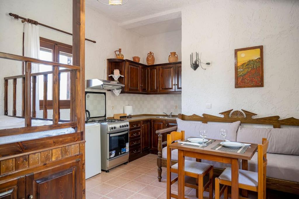 Finikas House