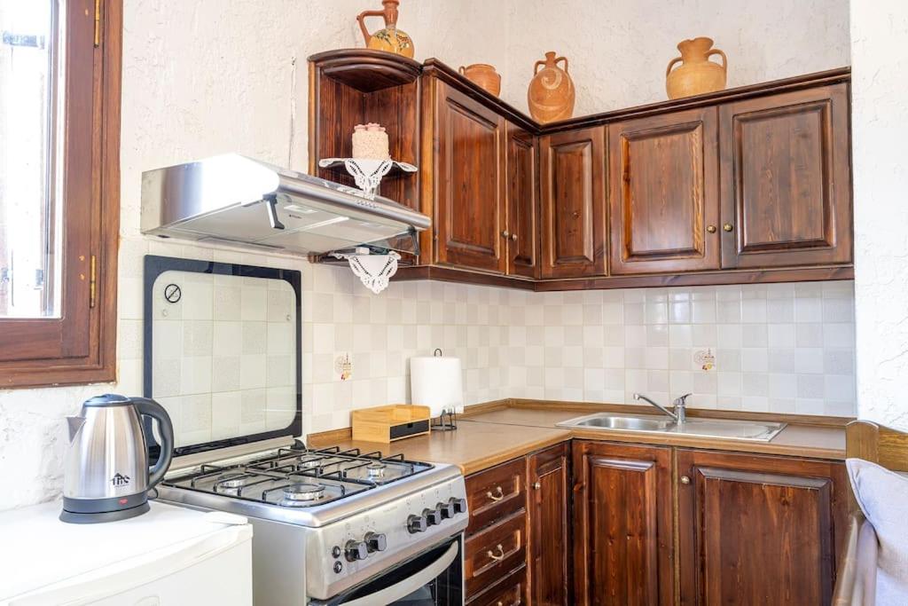 Finikas House
