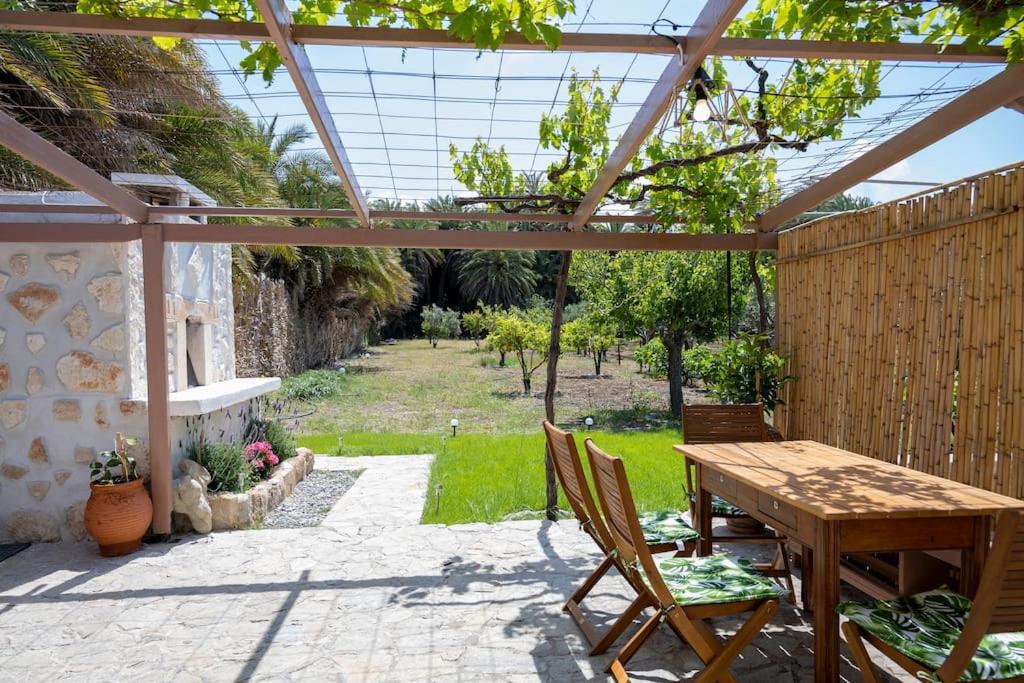 Finikas House
