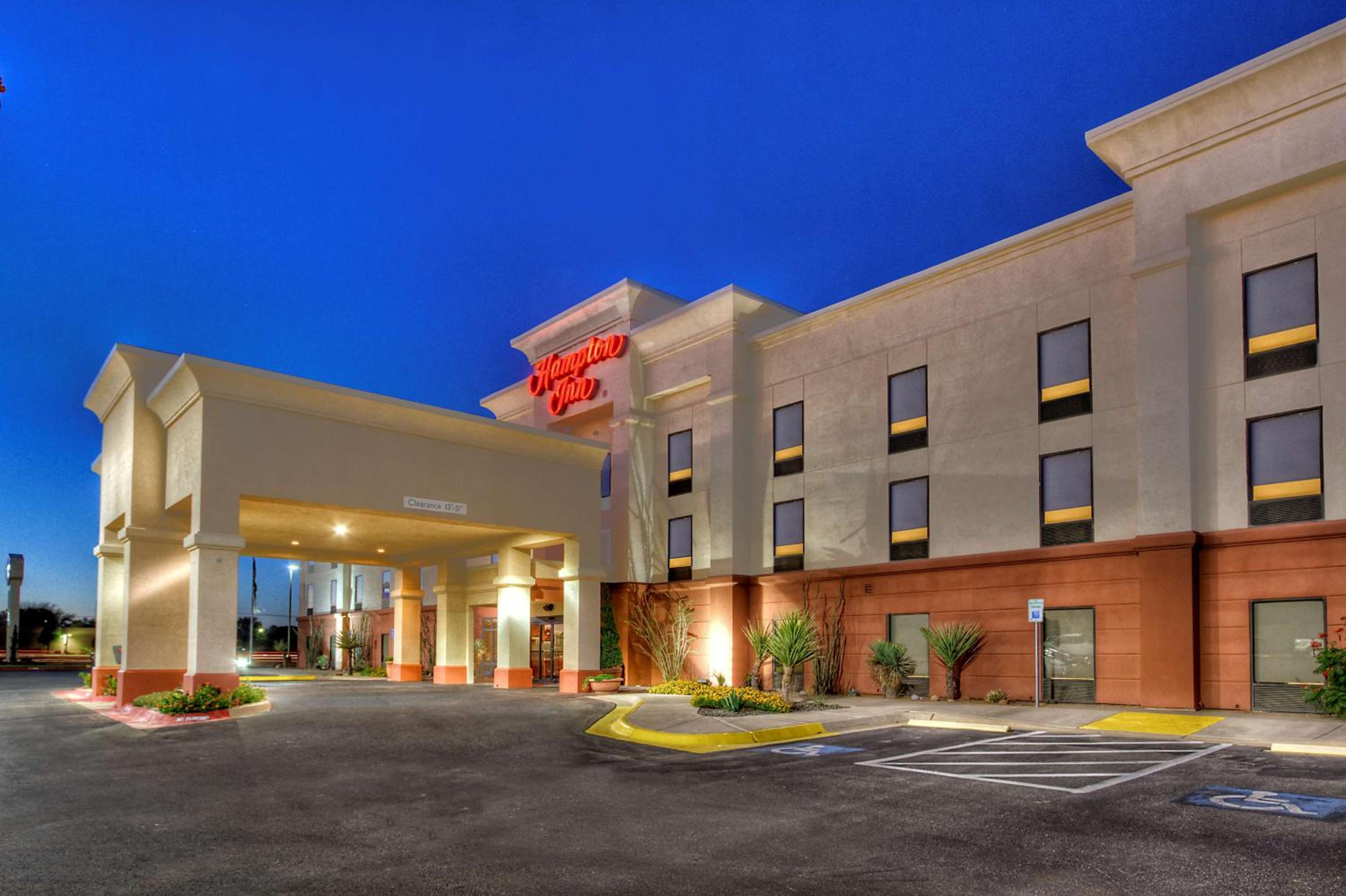 Hotel Hampton Inn Midland - Image 1