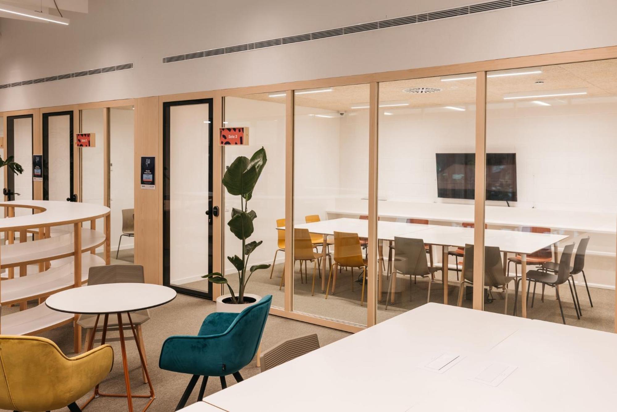 For Students Studying in Barcelona Only - Stunning Spacious Studios and Private Rooms at Pallars Student Accommodation